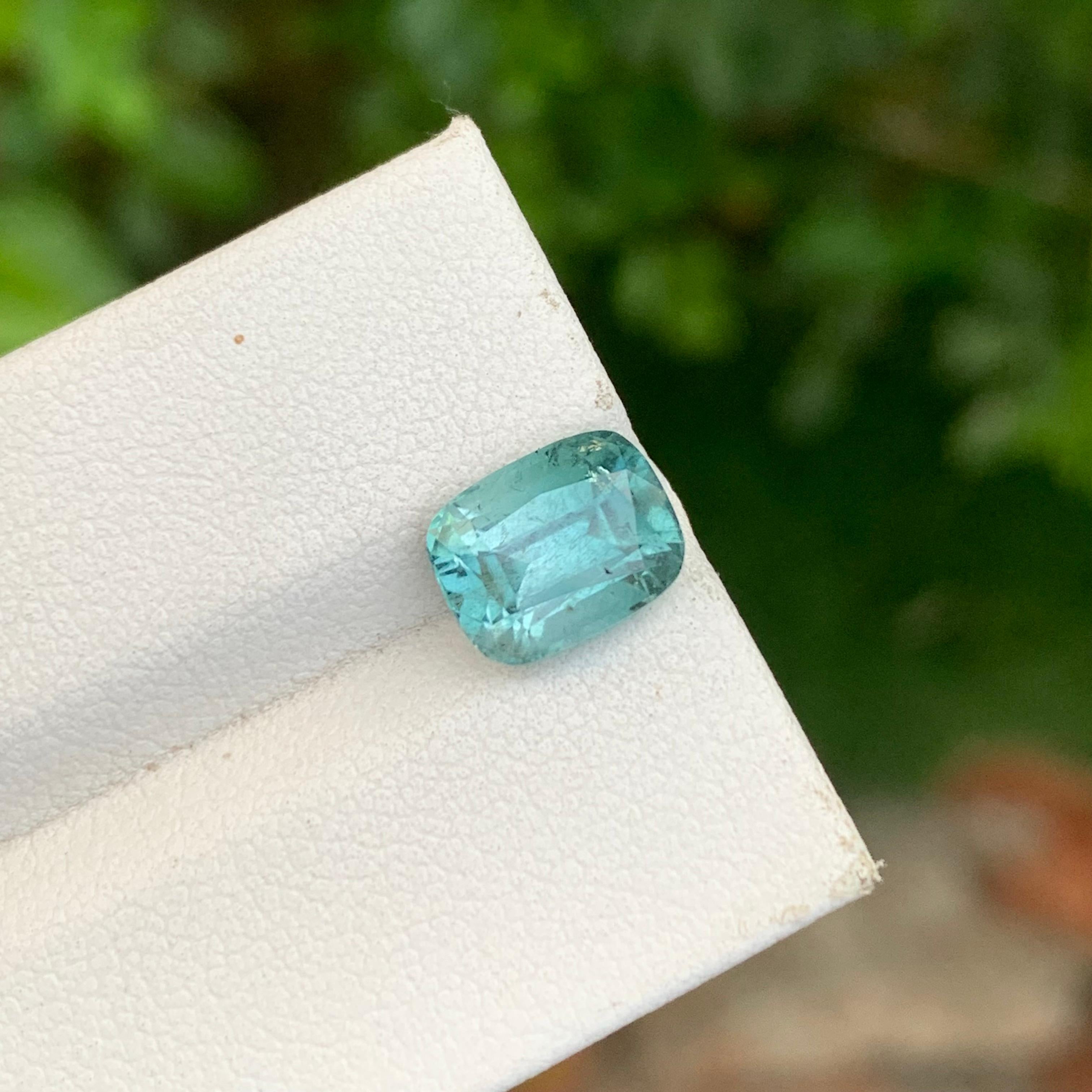Femenino o masculino 2.85 quilates de turmalina de mar natural suelta en forma de cojín para joyería en venta