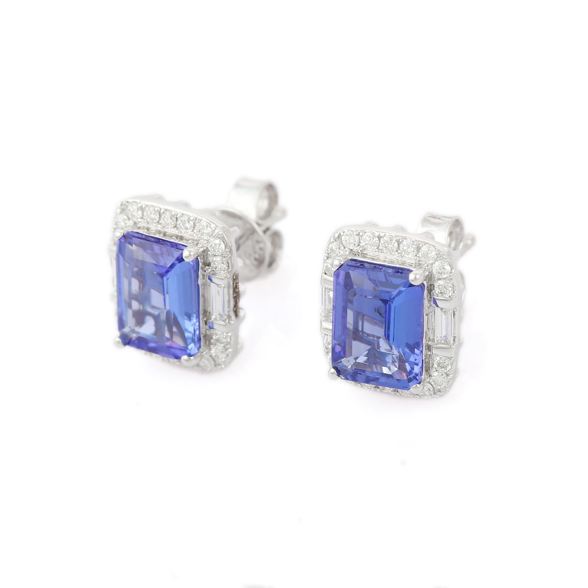 Modern 2.85 Carat Natural Tanzanite and Diamond Stud Earrings in 18K White Gold For Sale