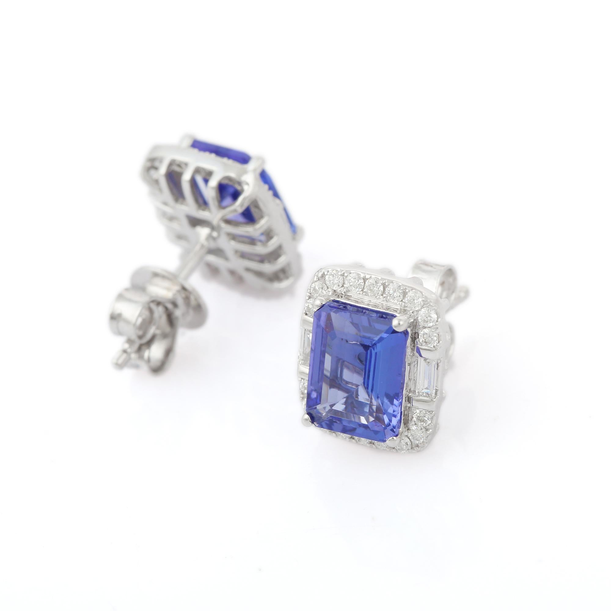 2.85 Carat Natural Tanzanite and Diamond Stud Earrings in 18K White Gold In New Condition For Sale In Houston, TX