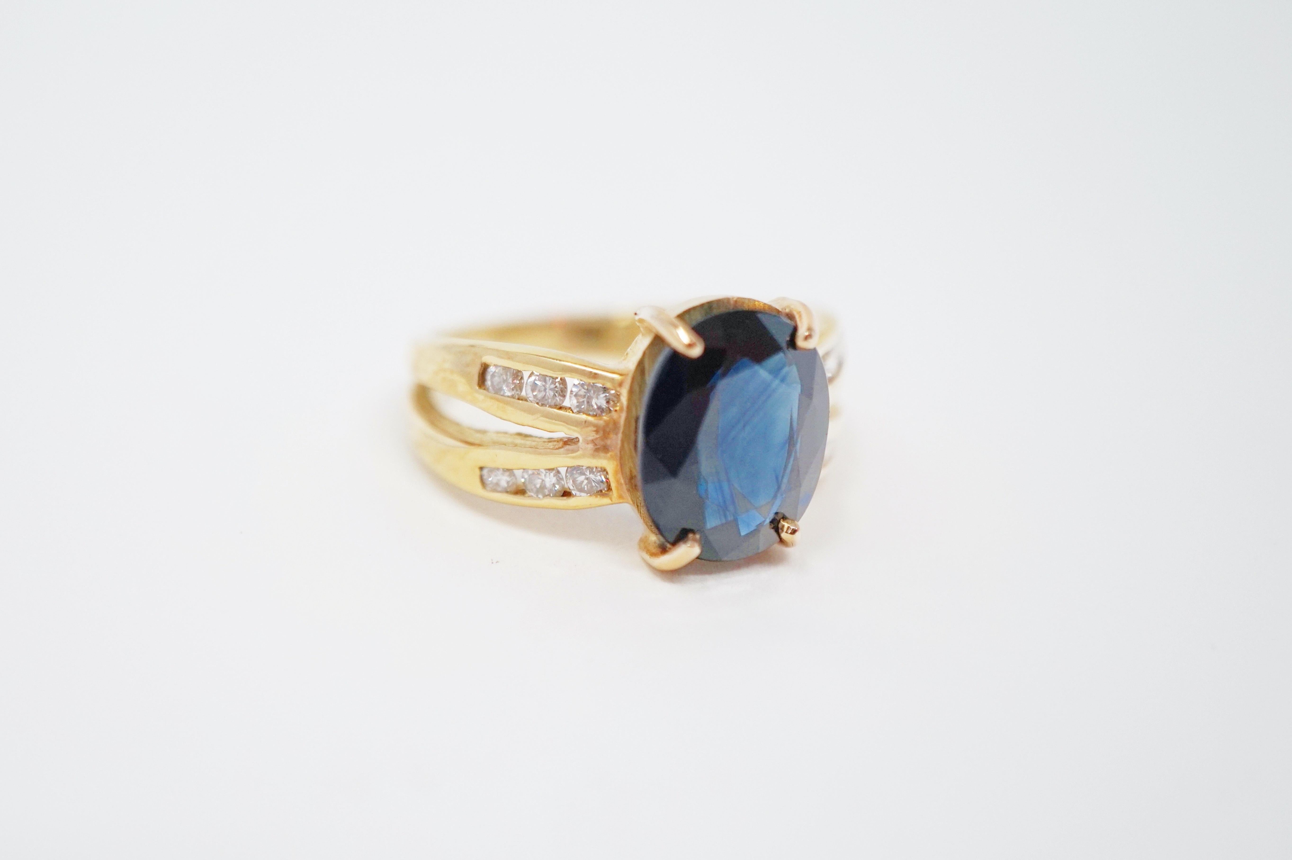 Bague de fiançailles en or 14 carats avec diamants et saphir taille ovale de 2,85 carats en vente 4