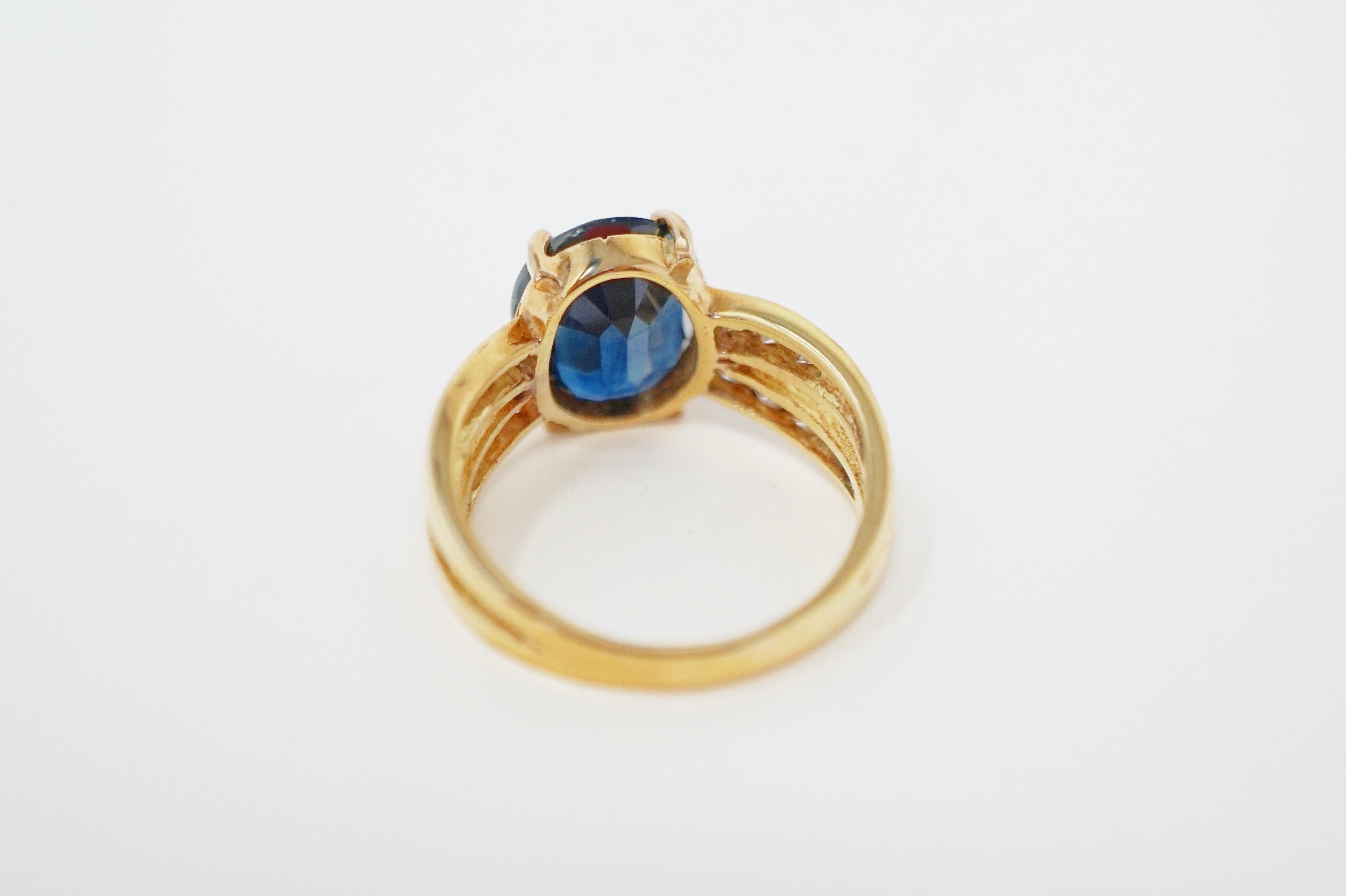 2.85 Carat Oval Cut Sapphire 14 Karat Gold Engagement Ring with Diamonds For Sale 7