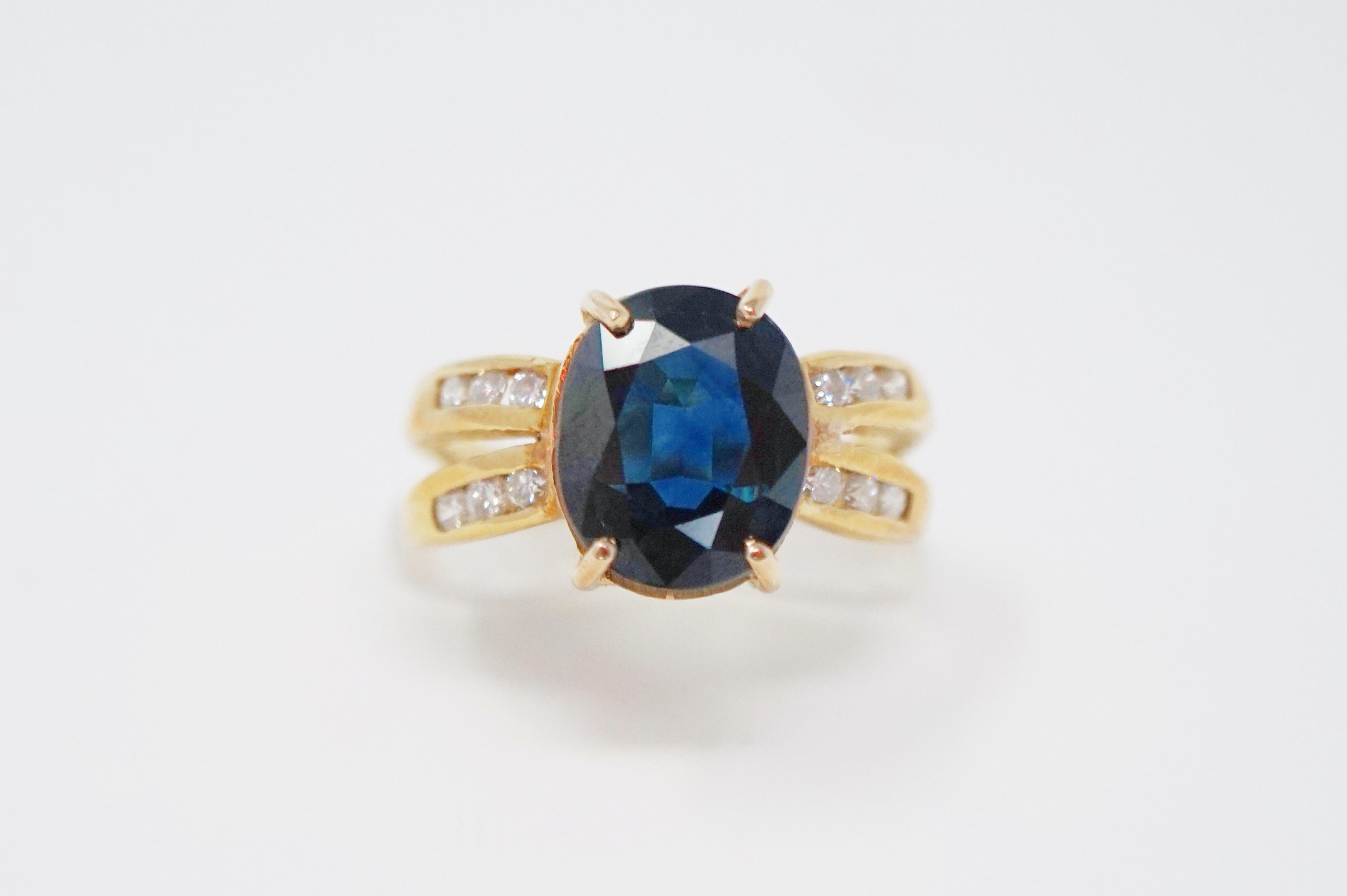 2.85 Carat Oval Cut Sapphire 14 Karat Gold Engagement Ring with Diamonds For Sale 12