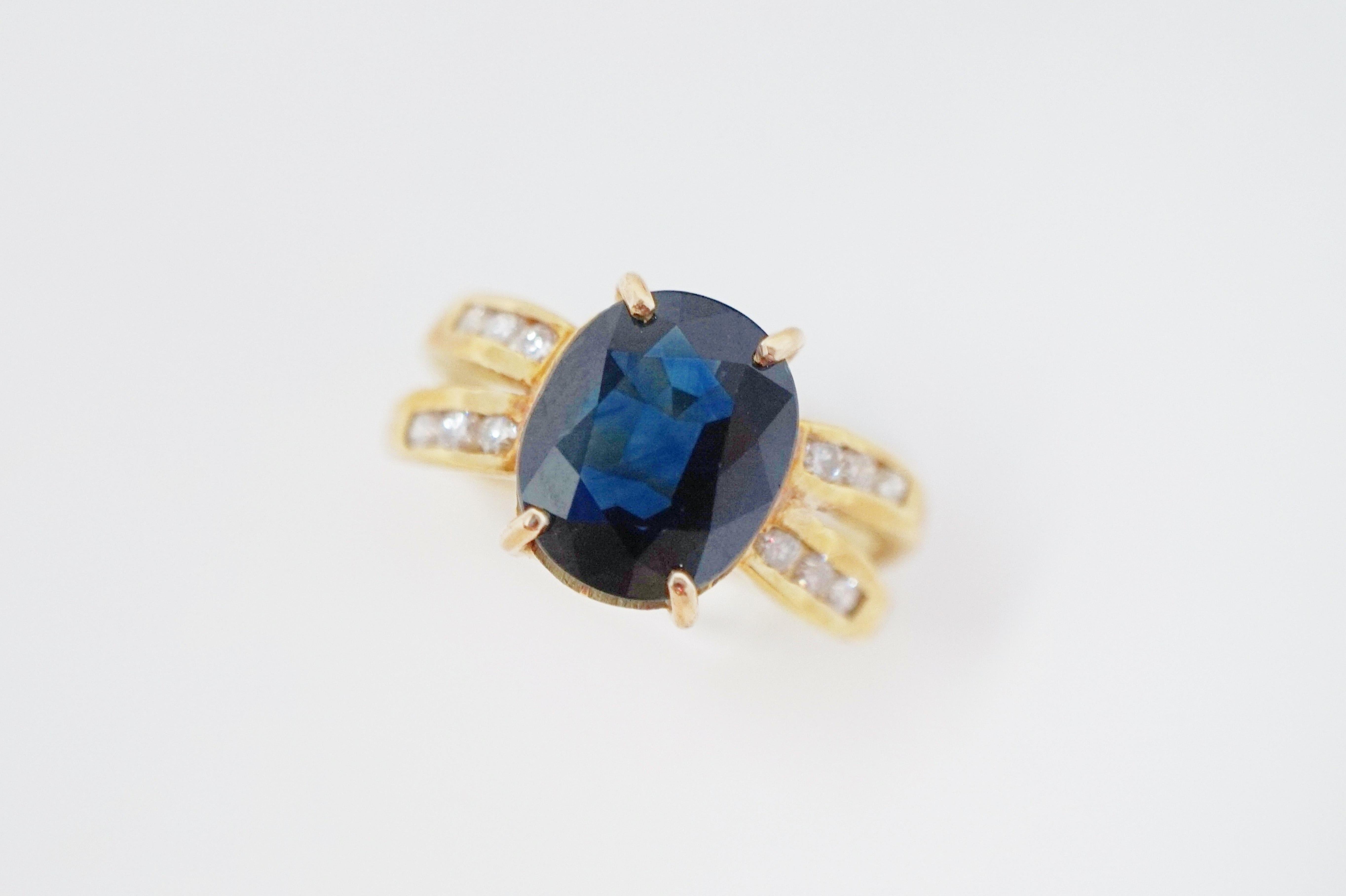 2.85 Carat Oval Cut Sapphire 14 Karat Gold Engagement Ring with Diamonds For Sale 13