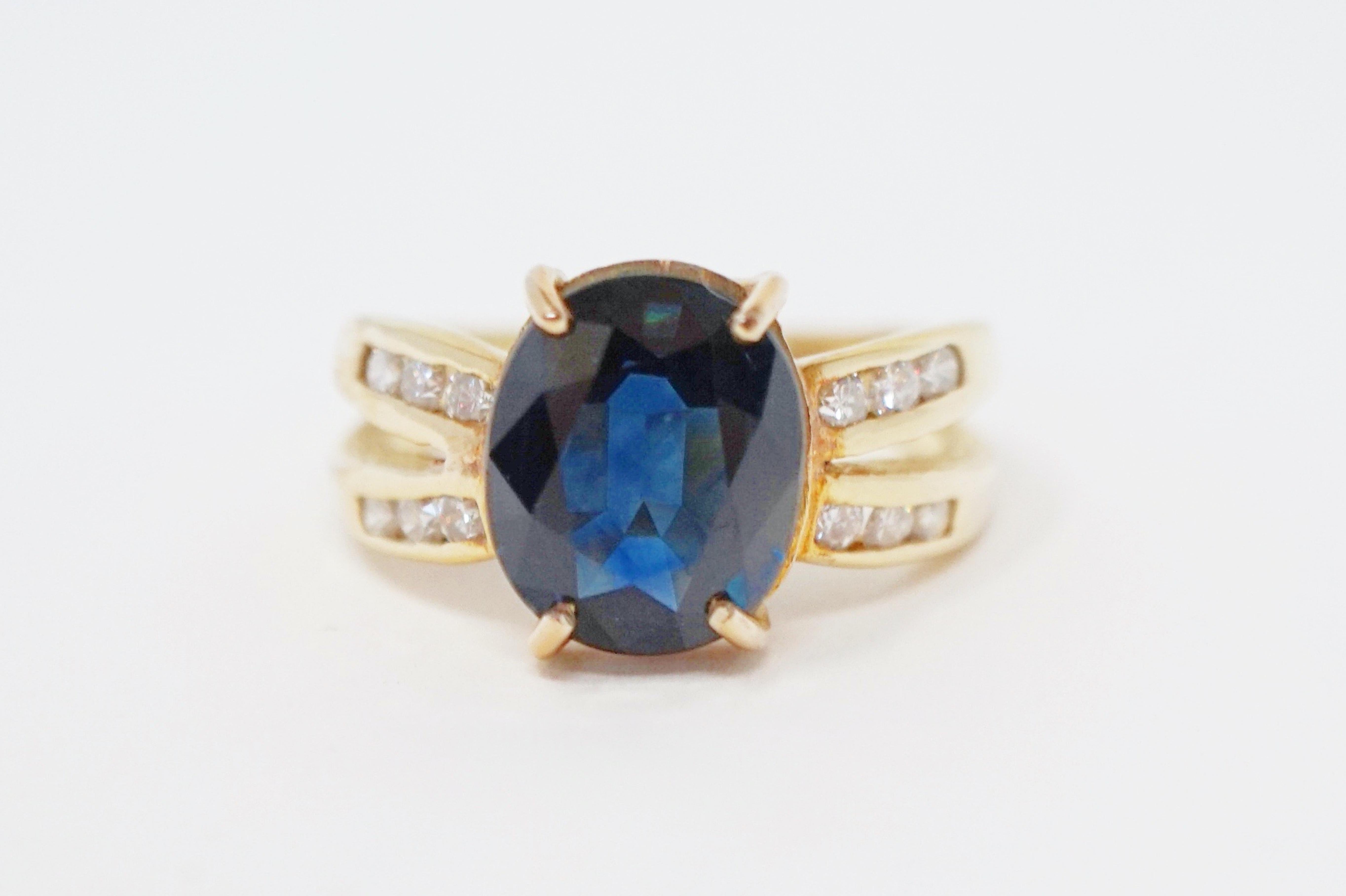 Modern 2.85 Carat Oval Cut Sapphire 14 Karat Gold Engagement Ring with Diamonds For Sale