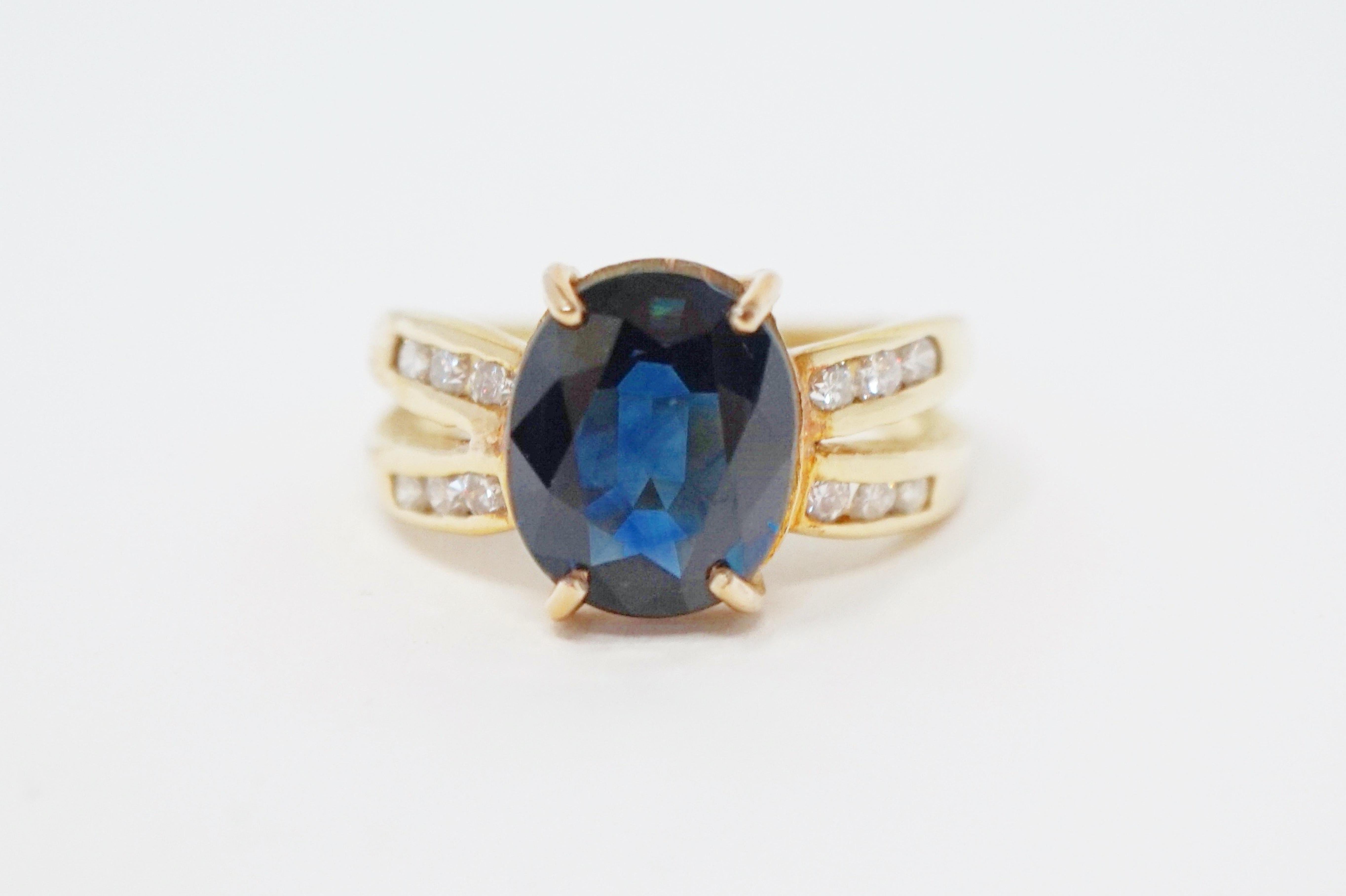 Bague de fiançailles en or 14 carats avec diamants et saphir taille ovale de 2,85 carats Pour femmes en vente