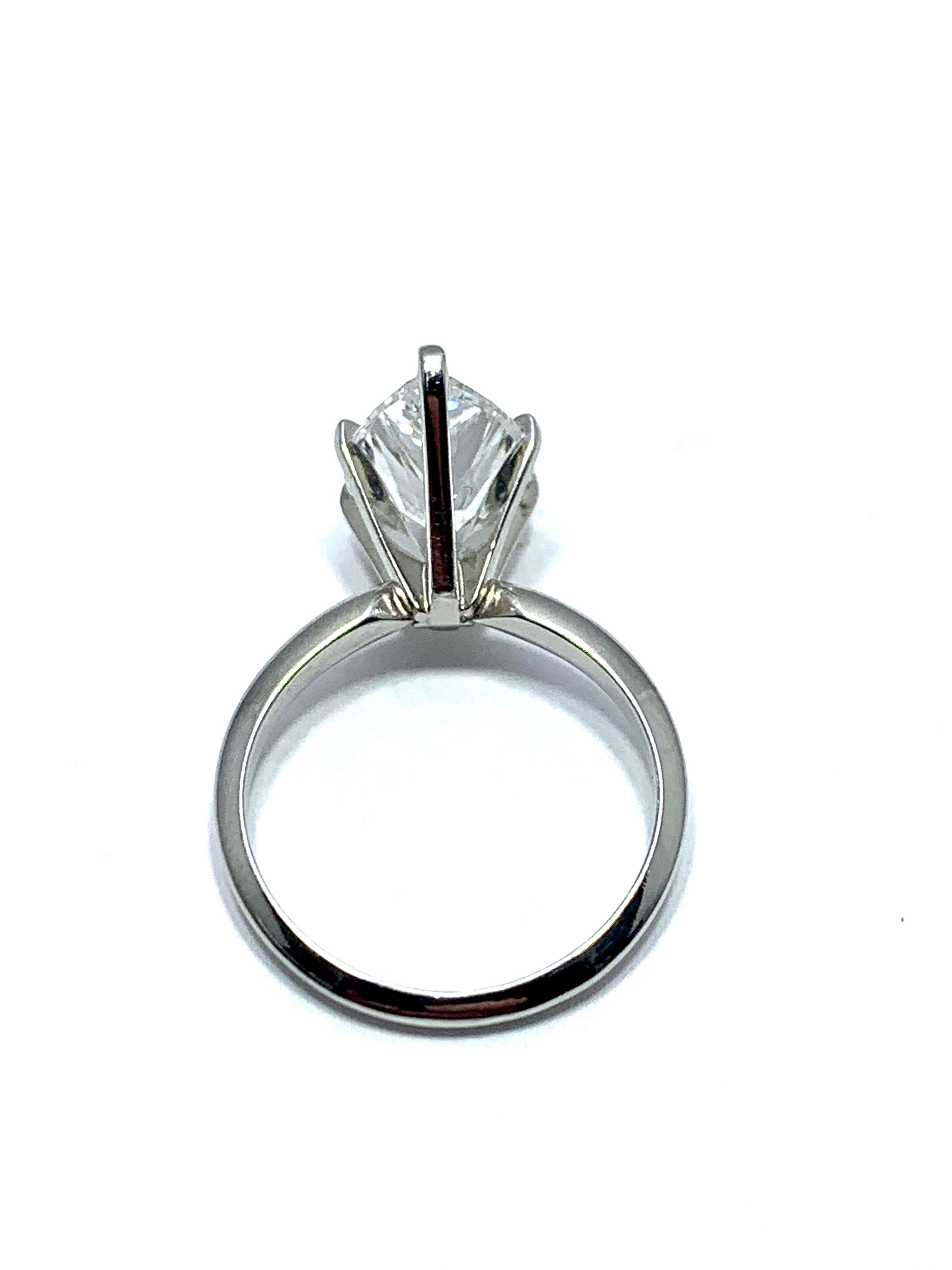 Women's or Men's 2.85 Carat Pear Shape Diamond and Platinum Solitaire Ring