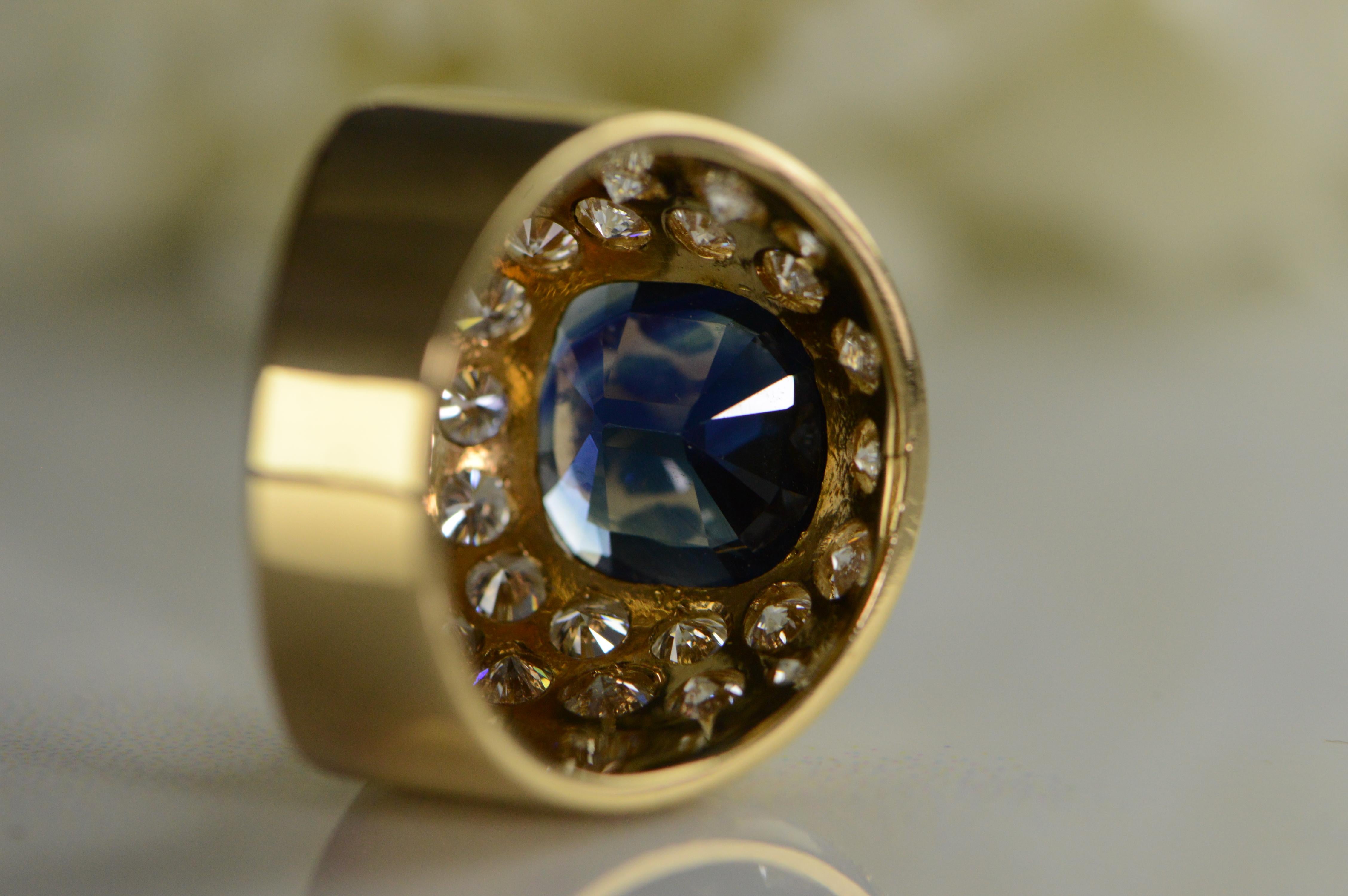 2.85 Carat Sapphire Diamond Accented Gold Ring In Excellent Condition For Sale In Frederick, MD