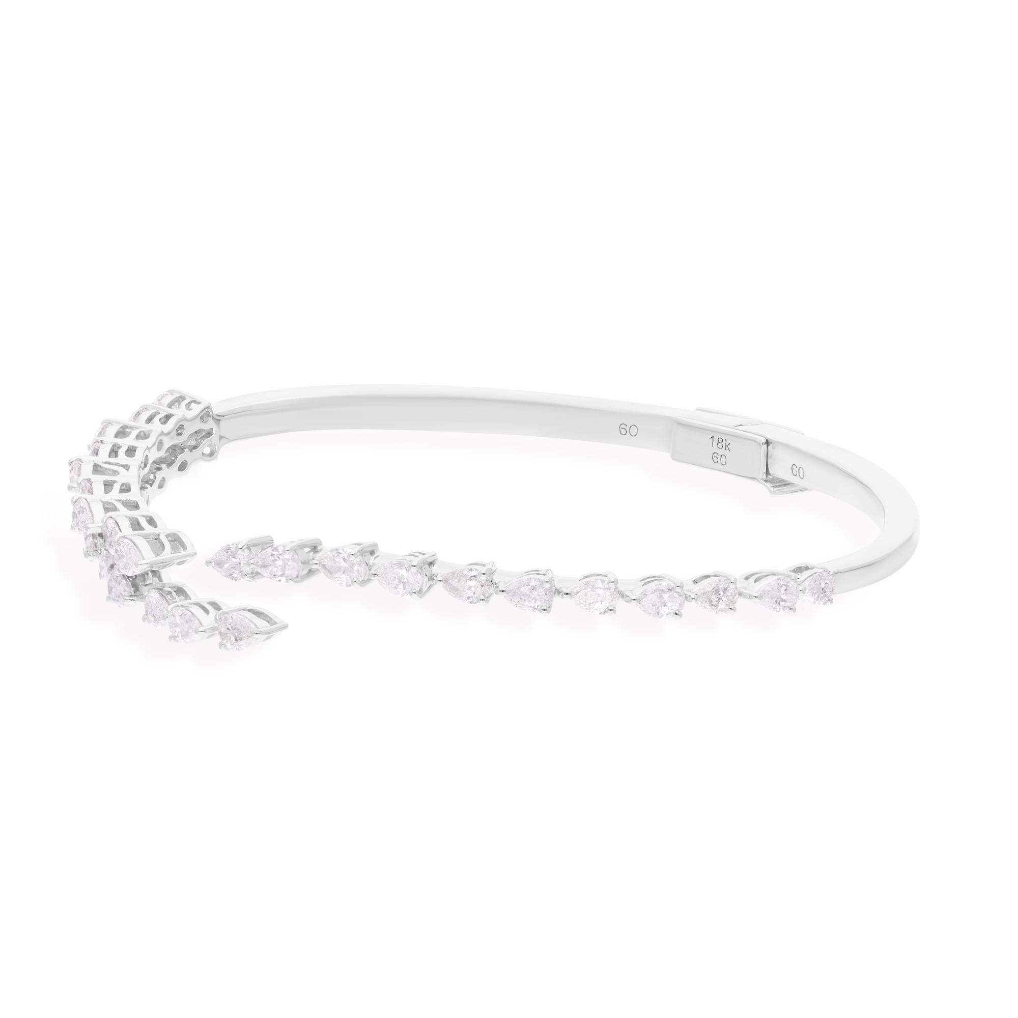 Realizzati in oro a 18 carati, questi squisiti braccialetti sono impreziositi da 2,85 carati di diamanti scintillanti.

Segui la vetrina di Spectrum Jewels per vedere le ultime collezioni e i pezzi esclusivi. Spectrum Jewels è orgoglioso di essere