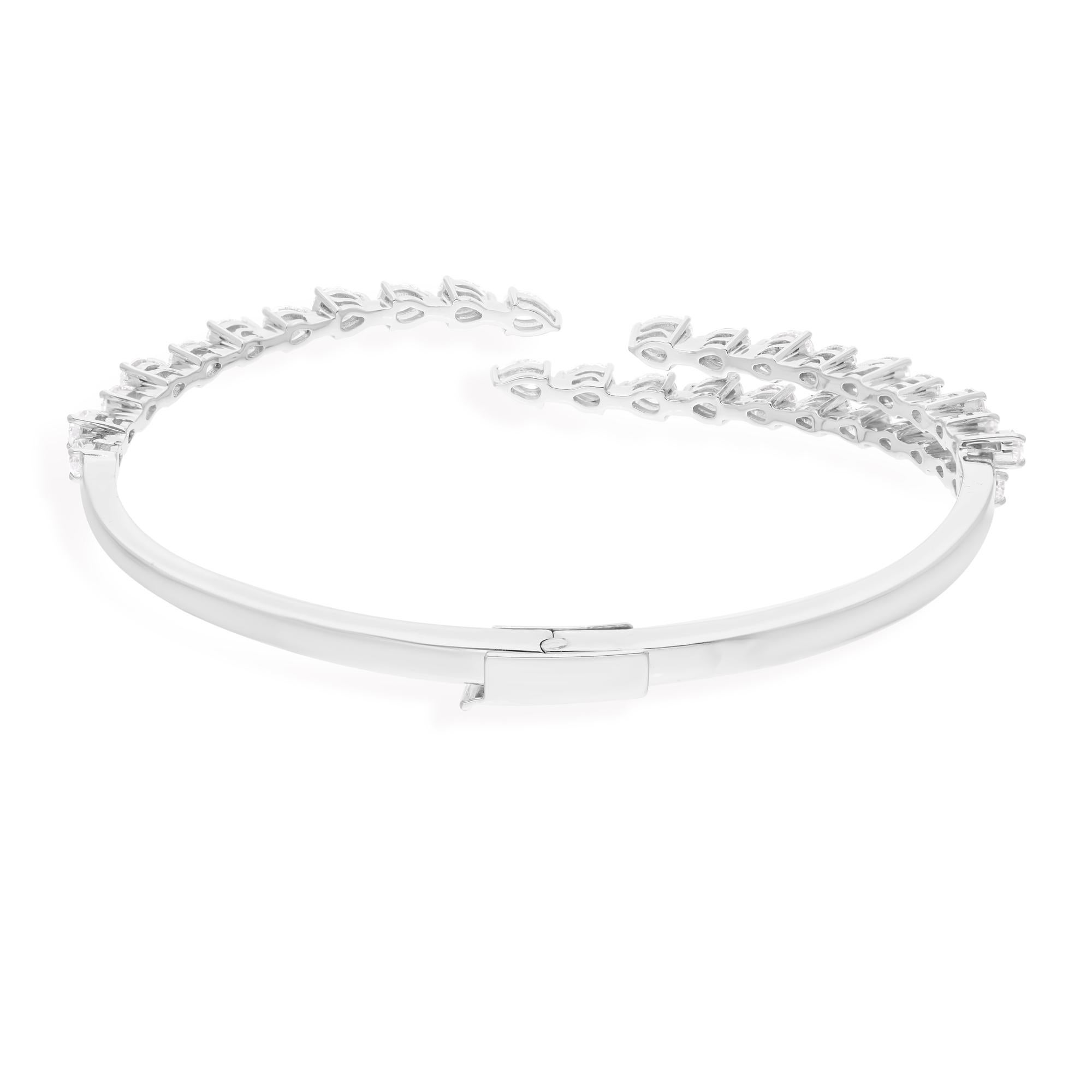 2,85 Carati SI/H Pear Brilliant Cut Diamond Bangle Bracciale in oro bianco 18 carati in vendita 1