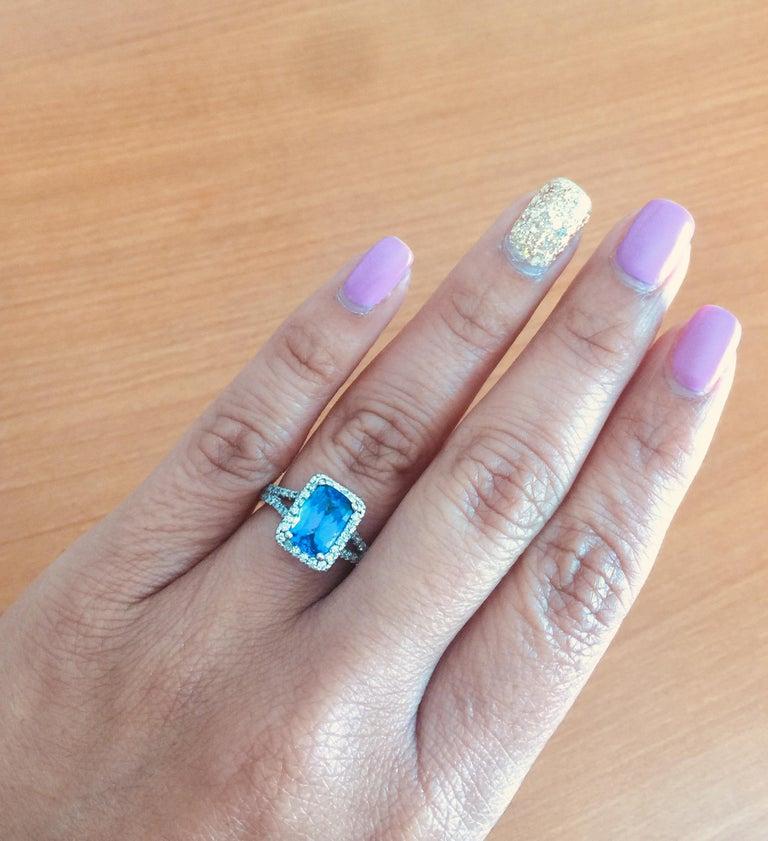 Bague cocktail en or blanc 14 carats avec tanzanite de 2,85 carats et diamants Pour femmes en vente