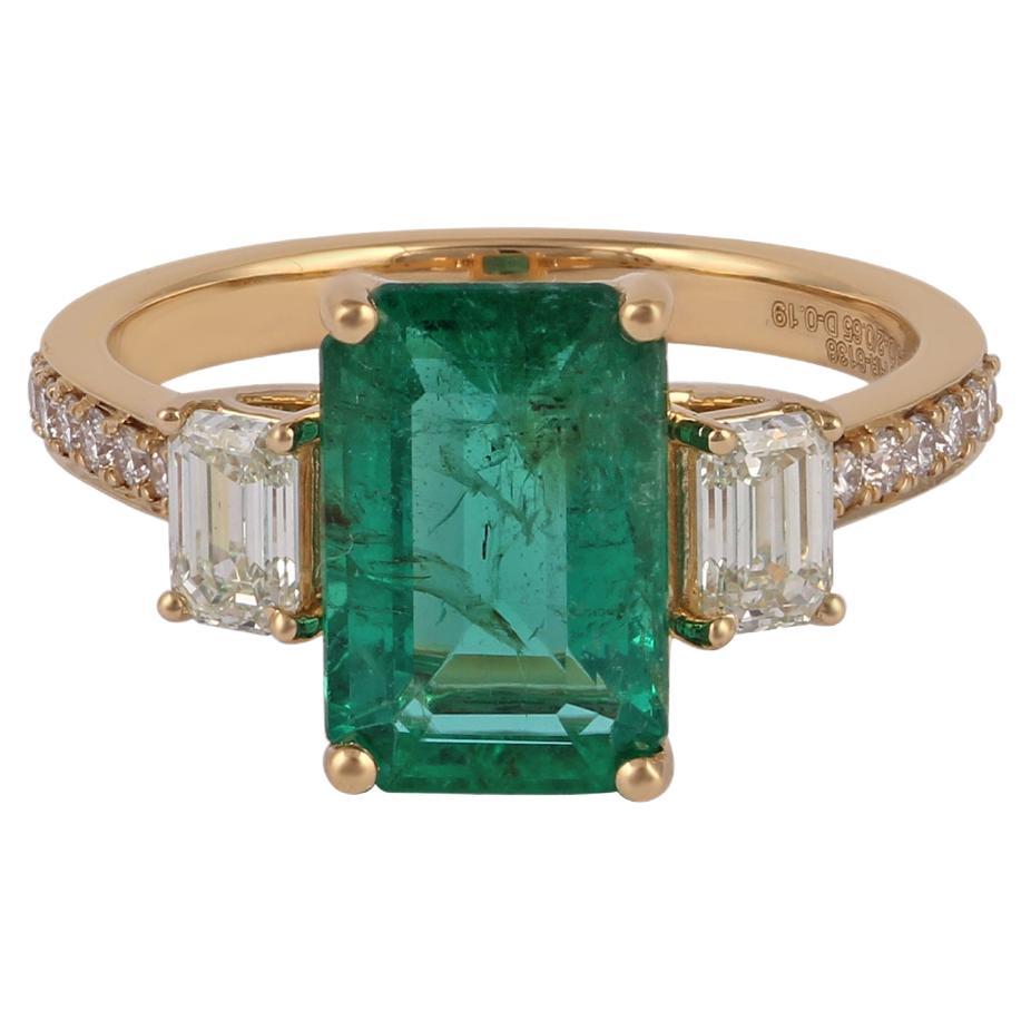 2.85 Carat Zambian Emerald & Diamond Ring Studded in 18k Yellow Gold For Sale