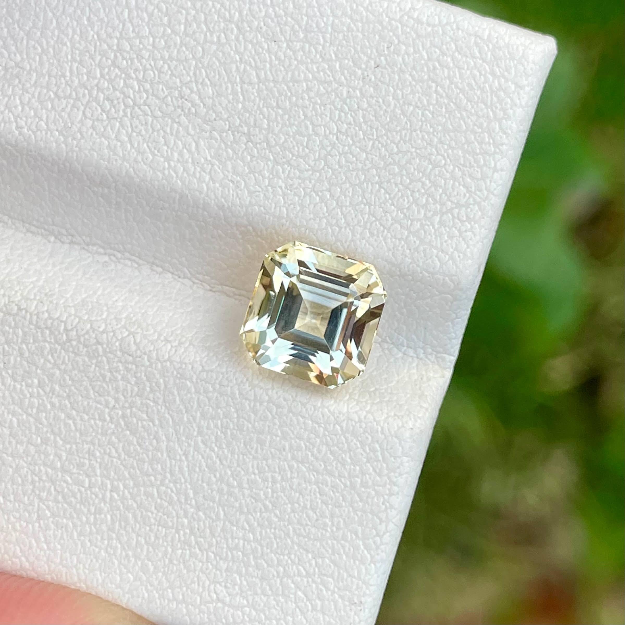 2.85 Carats Light Yellow Scapolite Stone Asscher Cut Tanzanian Gemstone In New Condition For Sale In Bangkok, TH