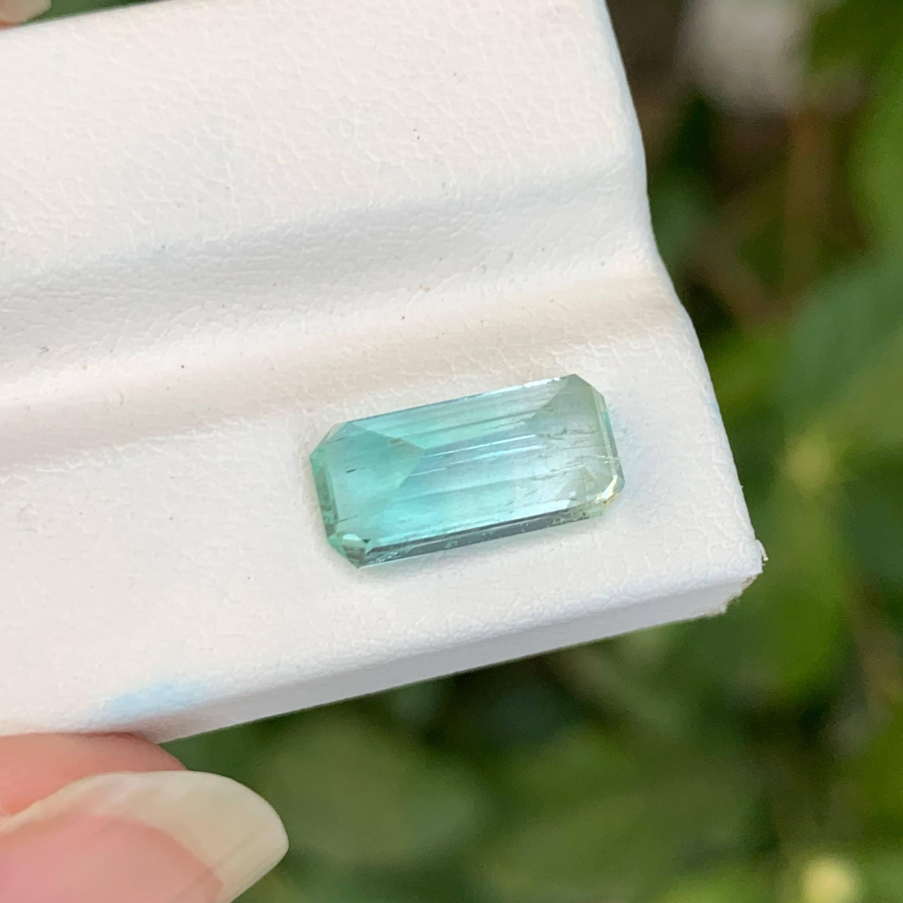 Moderno 2.85 carats Loose Emerald Stone Emerald Cut Natural Afghan Gemstone in vendita