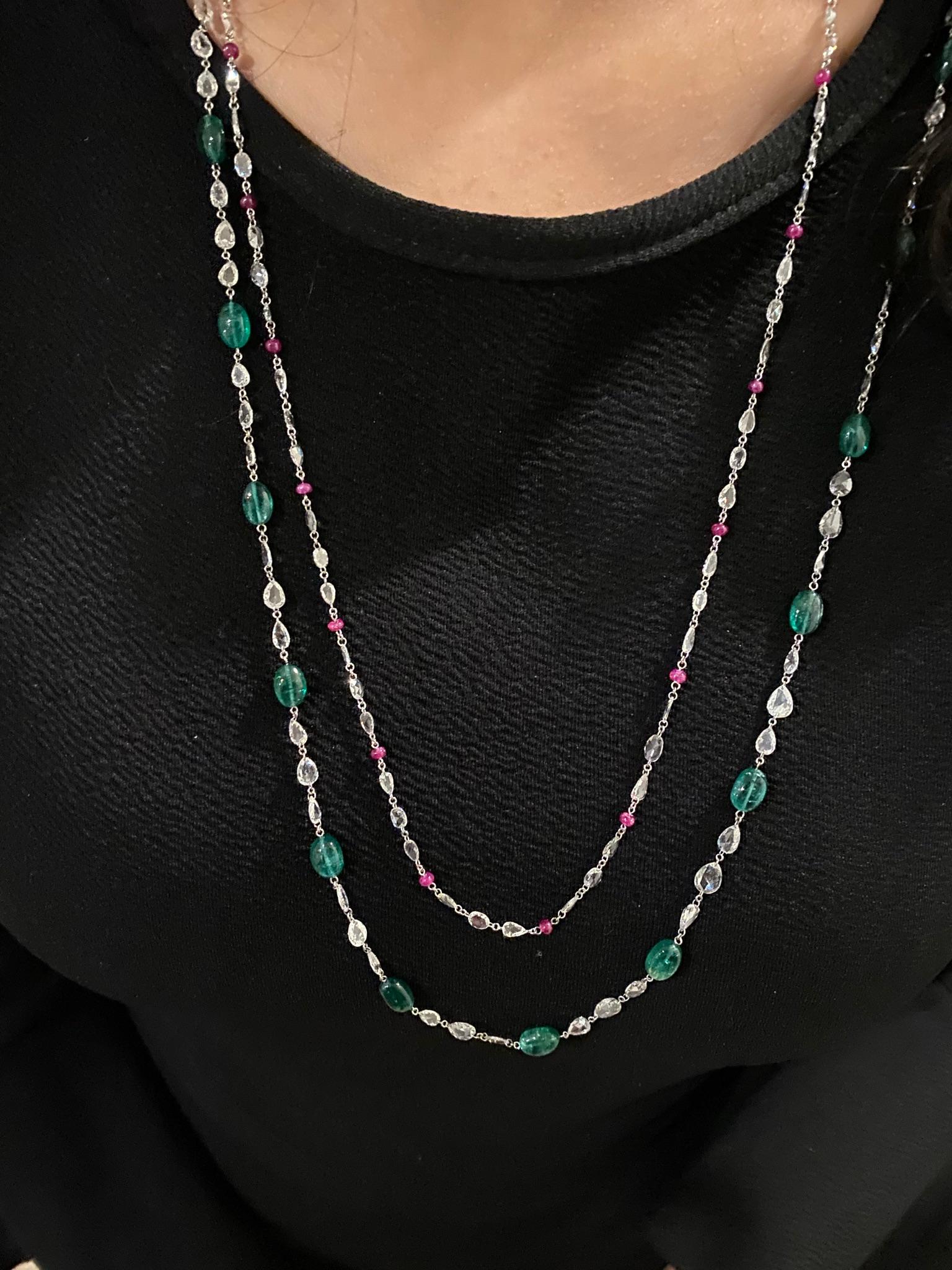 28.5 Carats Natural Emerald and 14 Carat Diamond Long Chain In New Condition For Sale In New York, NY