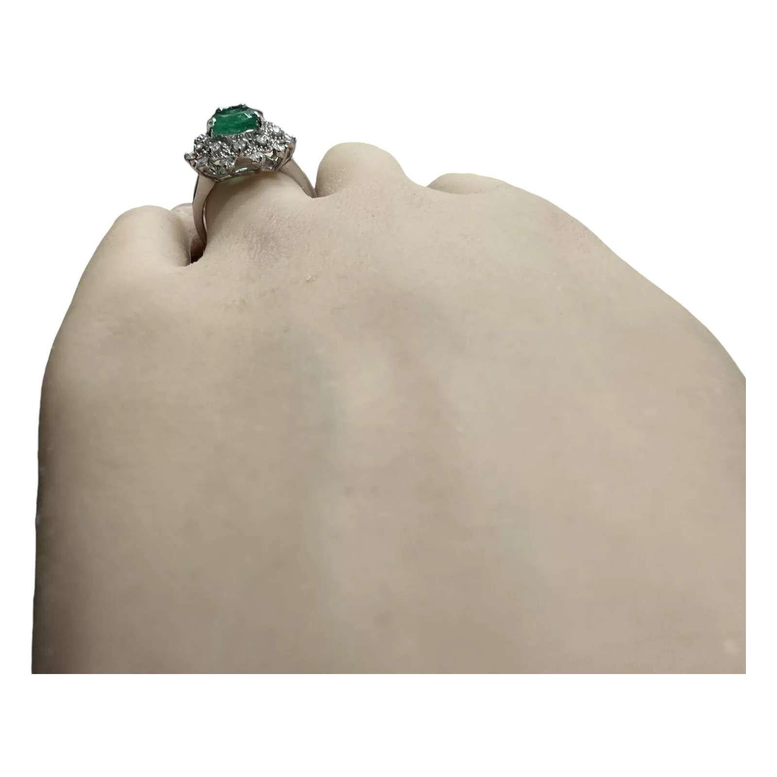 2,85 Karat Natürlicher Smaragd und Diamant 14K Massiv Weißgold Ring im Angebot 3