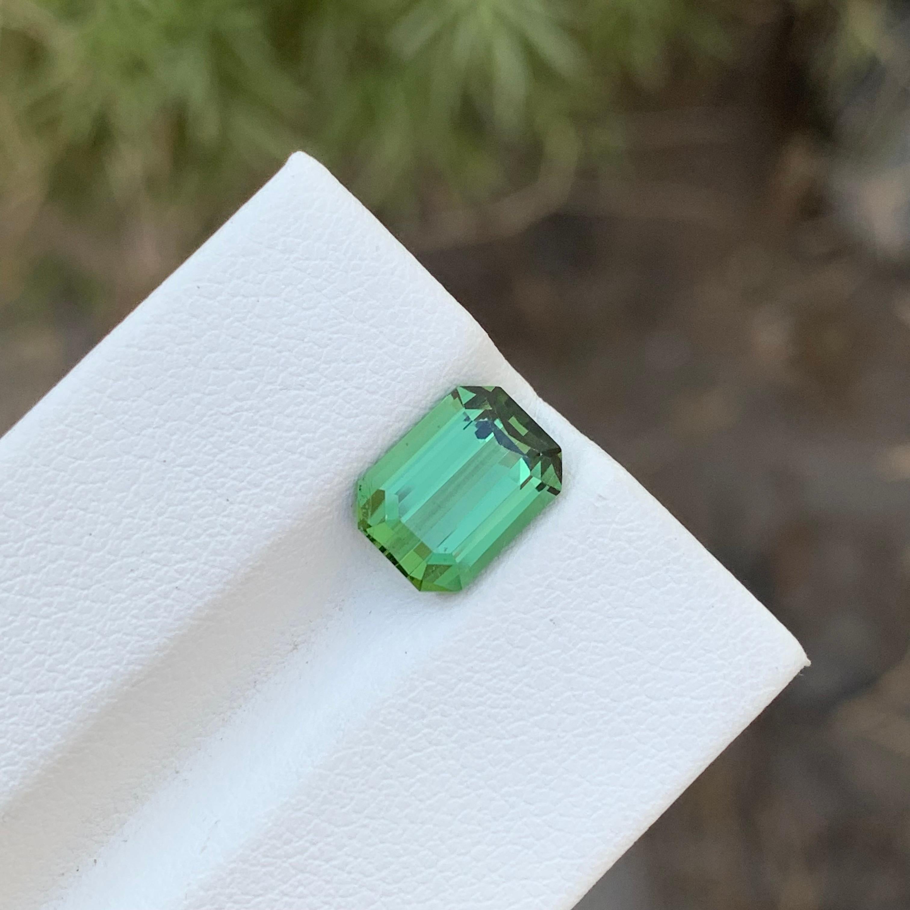 2.85 Carats Natural Loose Emerald Shape Mint Tourmaline Gem For jewellery  In New Condition For Sale In Peshawar, PK