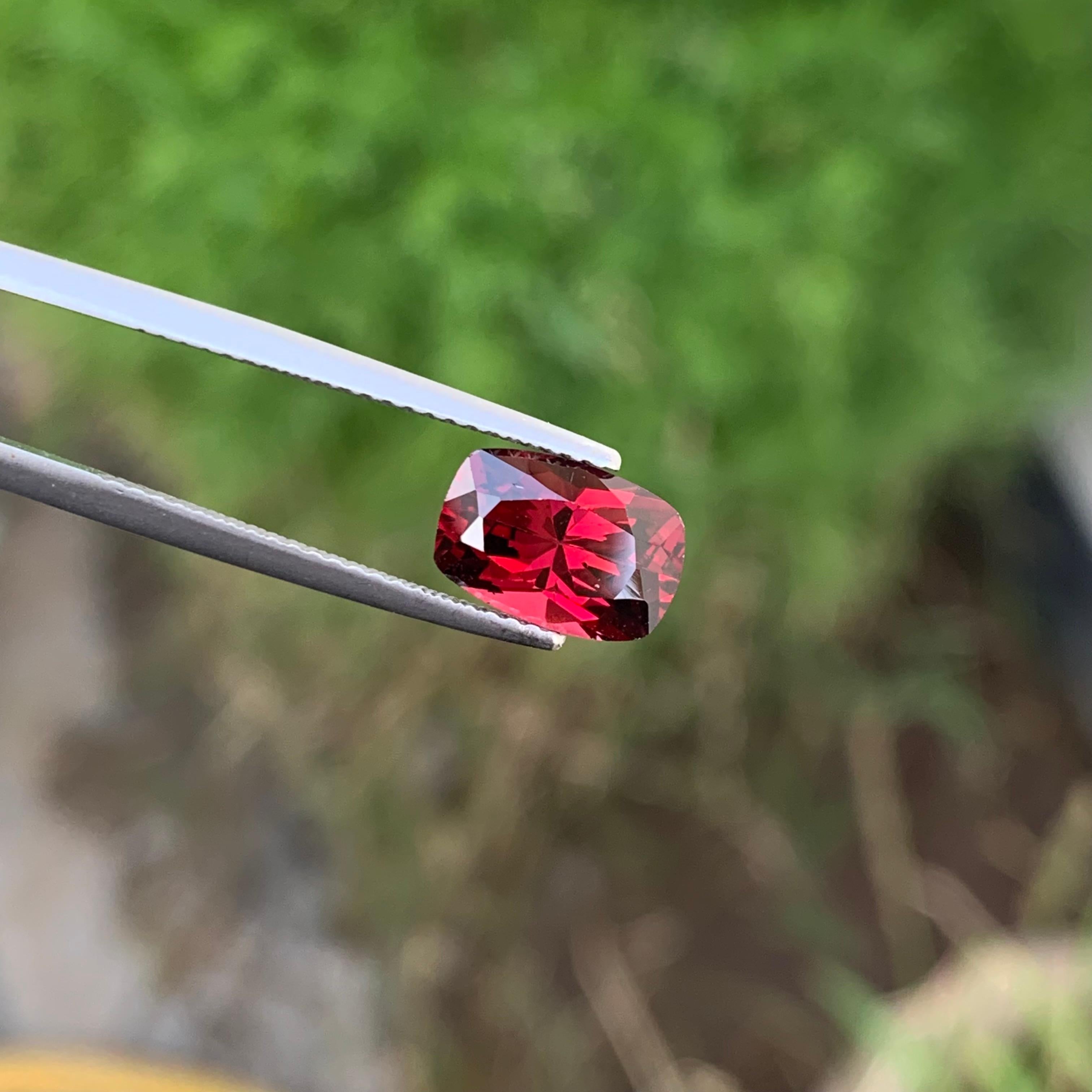 2.85 Carats Natural Loose Red Rhodolite Garnet Oval Shape Ring Gemstone  For Sale 4
