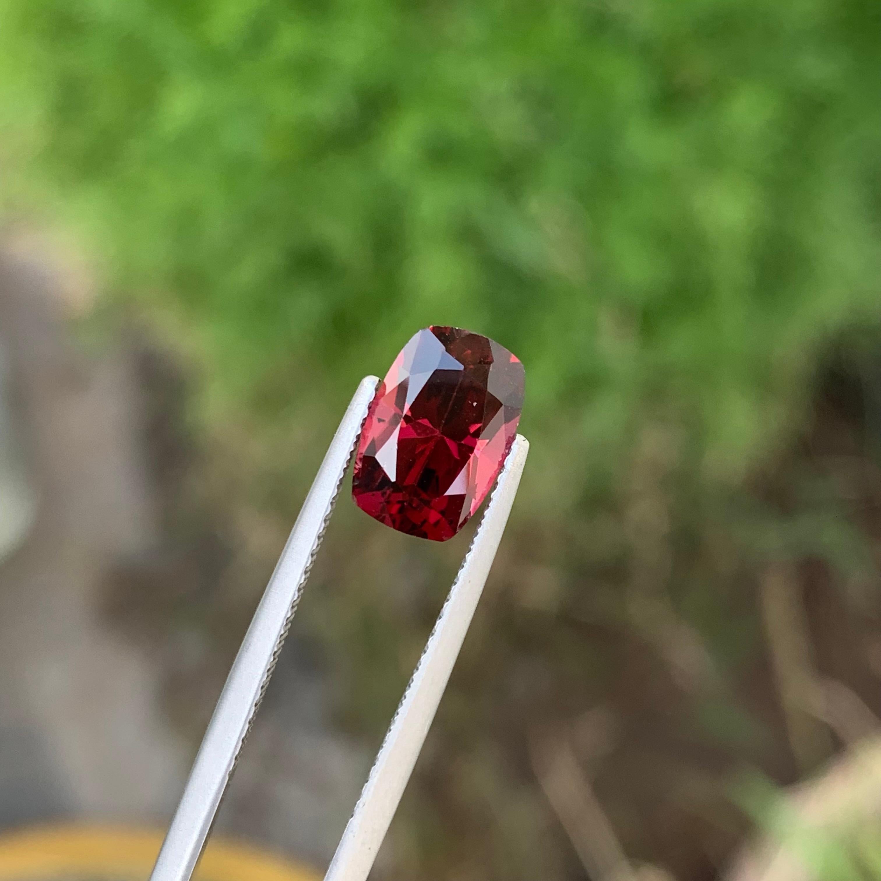 2.85 Carats Natural Loose Red Rhodolite Garnet Oval Shape Ring Gemstone  For Sale 5
