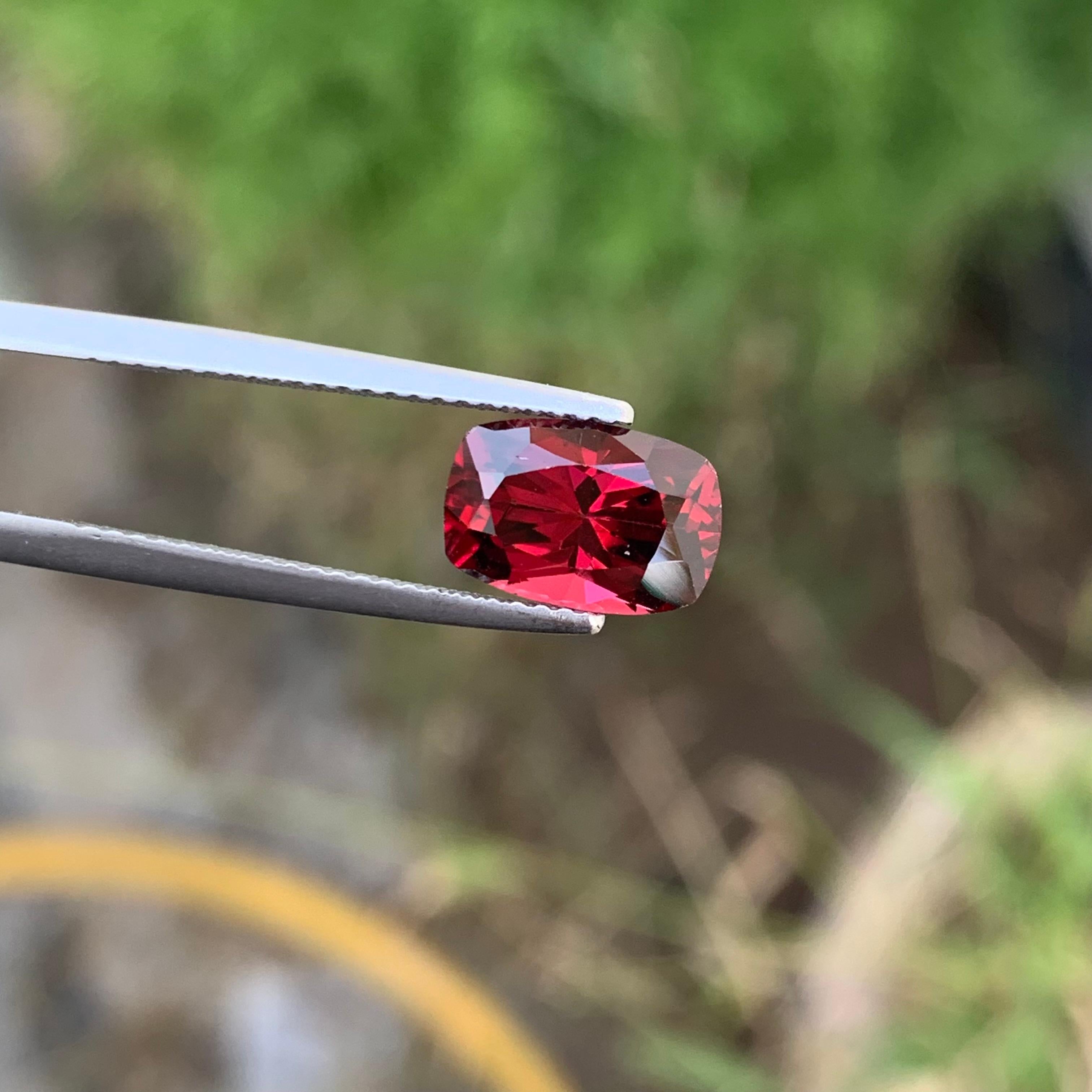 2.85 Carats Natural Loose Red Rhodolite Garnet Oval Shape Ring Gemstone  For Sale 5