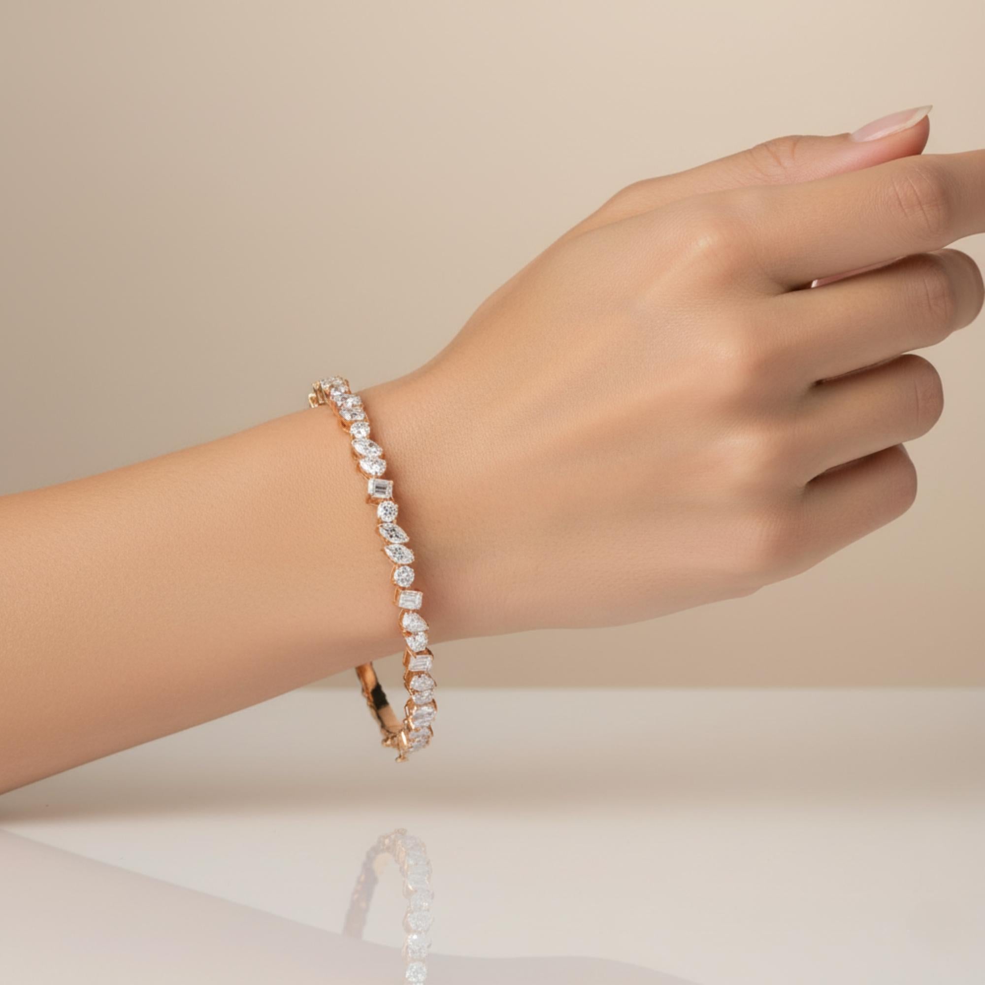 Pulsera de diamantes multiforma SI/H de 2,85 qt Oro amarillo de 14k Joyas finas
Esta pulsera de diamantes añade un elegante brillo a la muñeca con una línea de diamantes de talla octogonal, pera, marquesa y redonda bellamente dispuestos.
Los