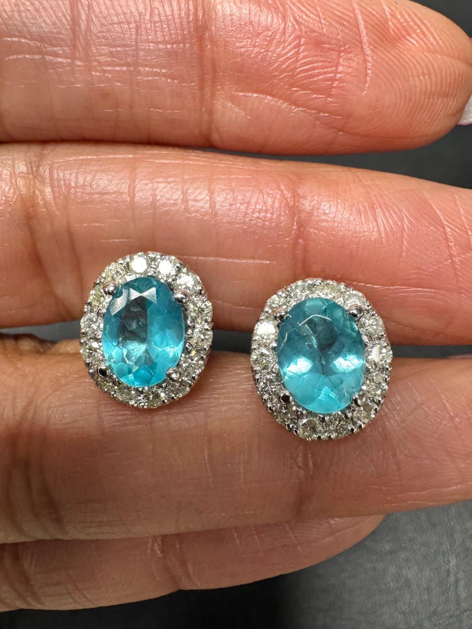 De las mujeres Pendientes de oro blanco con diamantes de apatita natural de 2,85 en venta