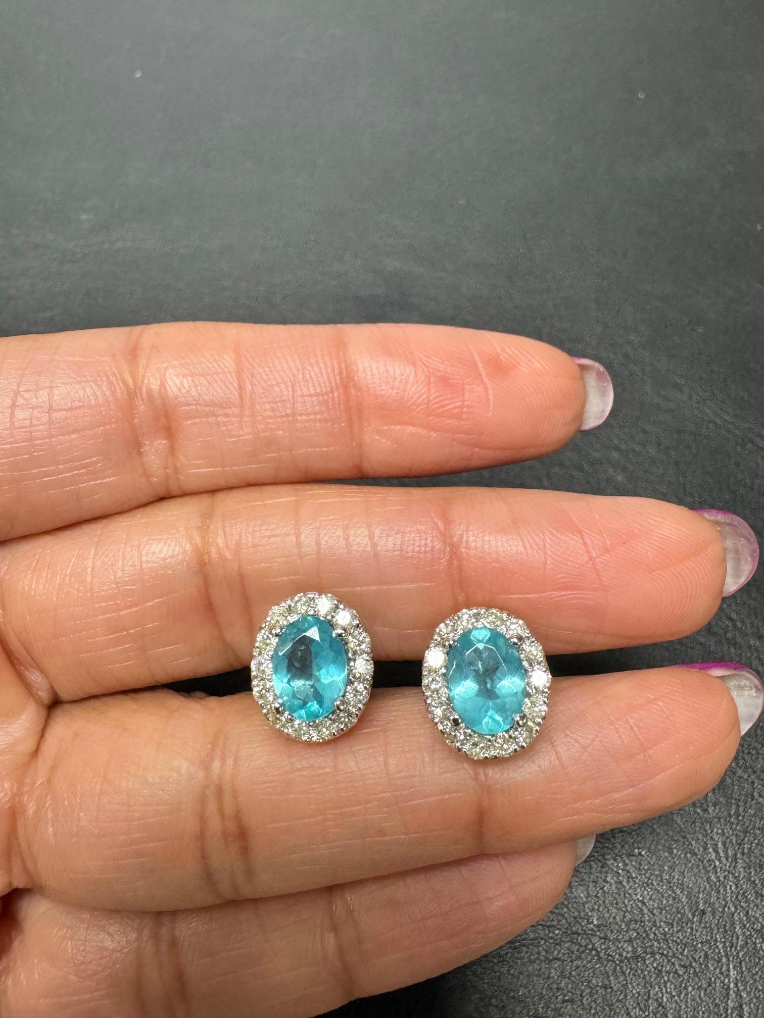 Pendientes de oro blanco con diamantes de apatita natural de 2,85 en venta 2