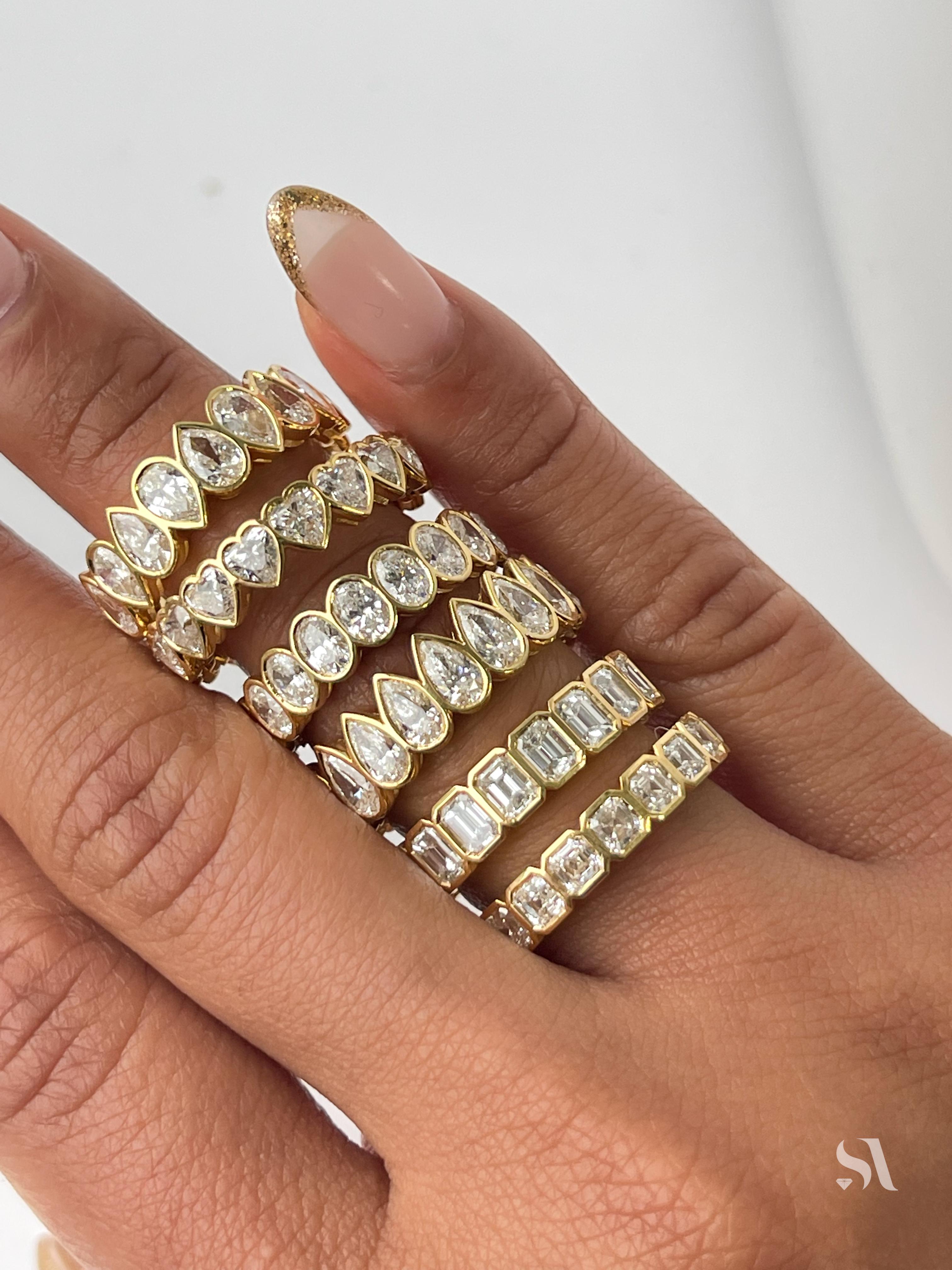 Women's or Men's 2.85 Tcw Asscher Cut Diamond Bezel Set Eternity 18k Gold, Natural Diamond Ring For Sale
