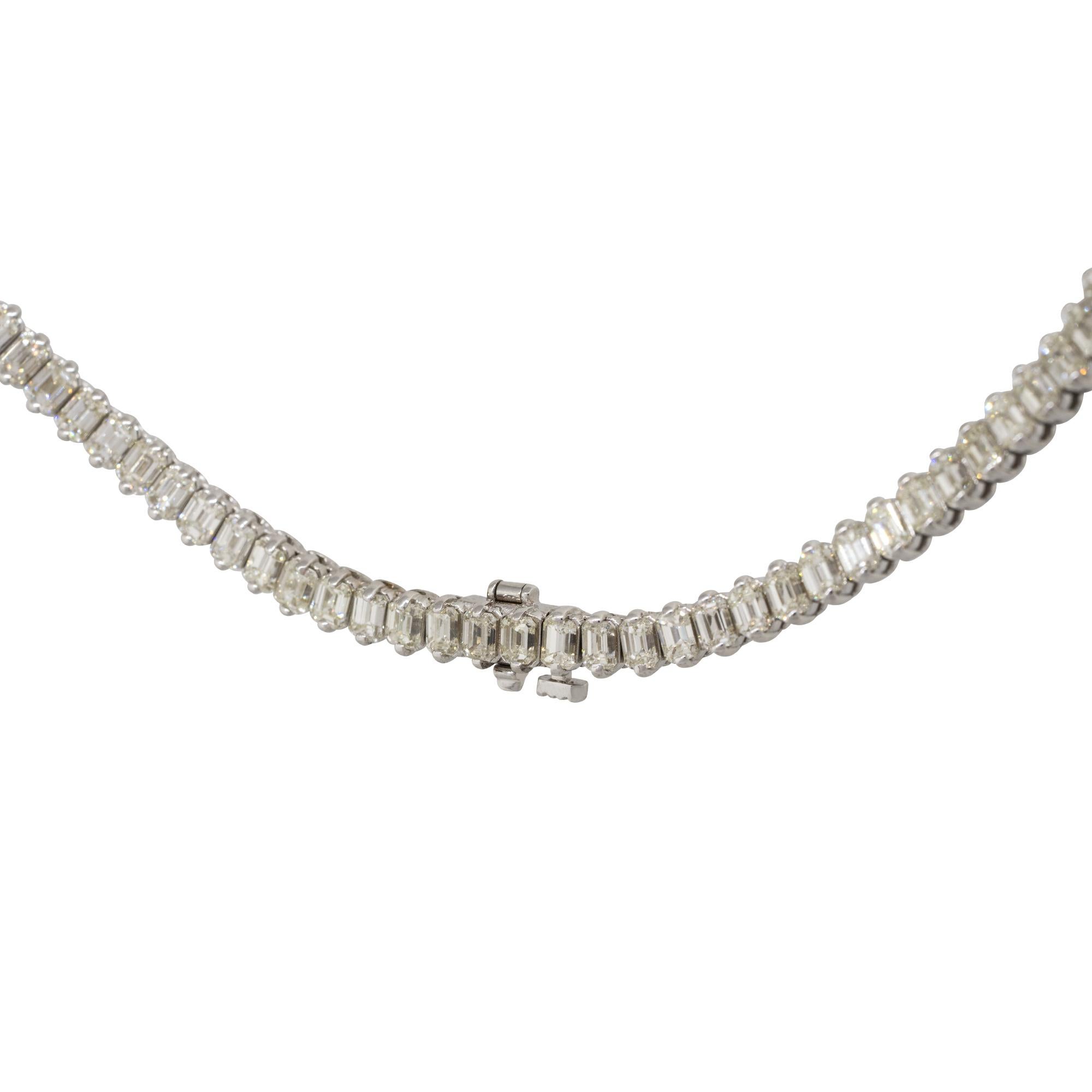 28.58 Karat Smaragdschliff abgestufte Halskette 18 Karat auf Lager im Angebot 1
