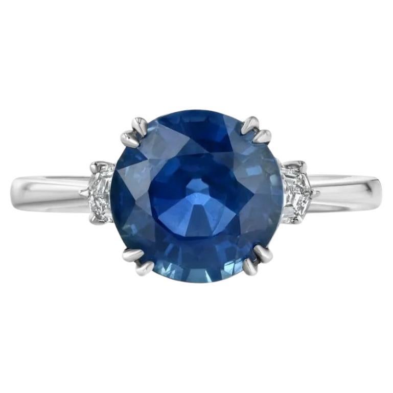 3.85ct GIA certified, round blue sapphire platinum ring.  For Sale