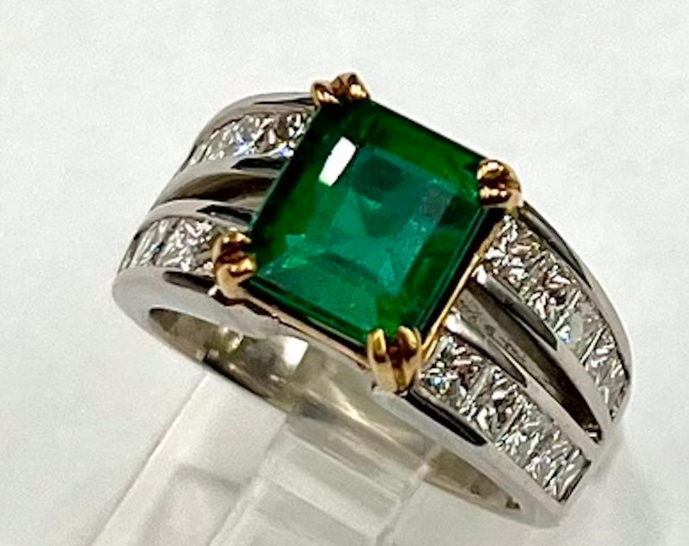 Contemporary 2.85Ct Very Fine Natural Emerald Cut Brazilian Emerald Platinum Ring For Sale