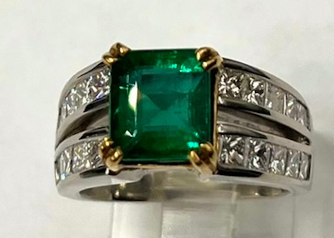 2.85Ct Very Fine Natural Emerald Cut Brazilian Emerald Platinum Ring In New Condition For Sale In San Diego, CA