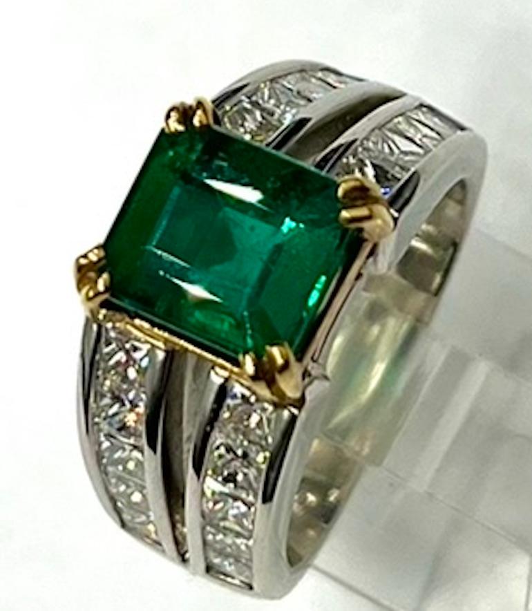 Women's or Men's 2.85Ct Very Fine Natural Emerald Cut Brazilian Emerald Platinum Ring For Sale