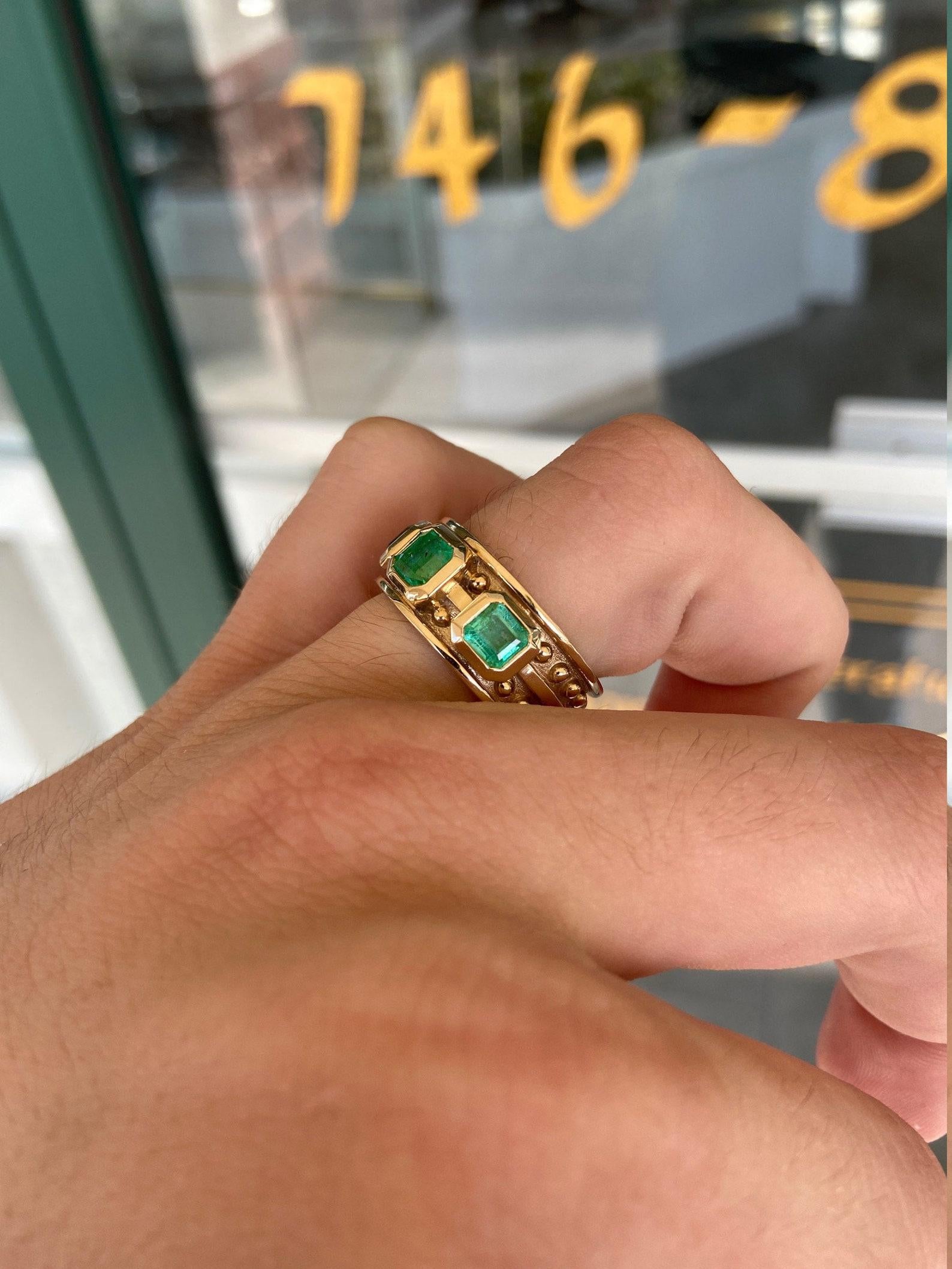 2.85tcw 14K Men's Masculine Emerald Solitaire Three Stone Everyday Band Ring In New Condition For Sale In Jupiter, FL