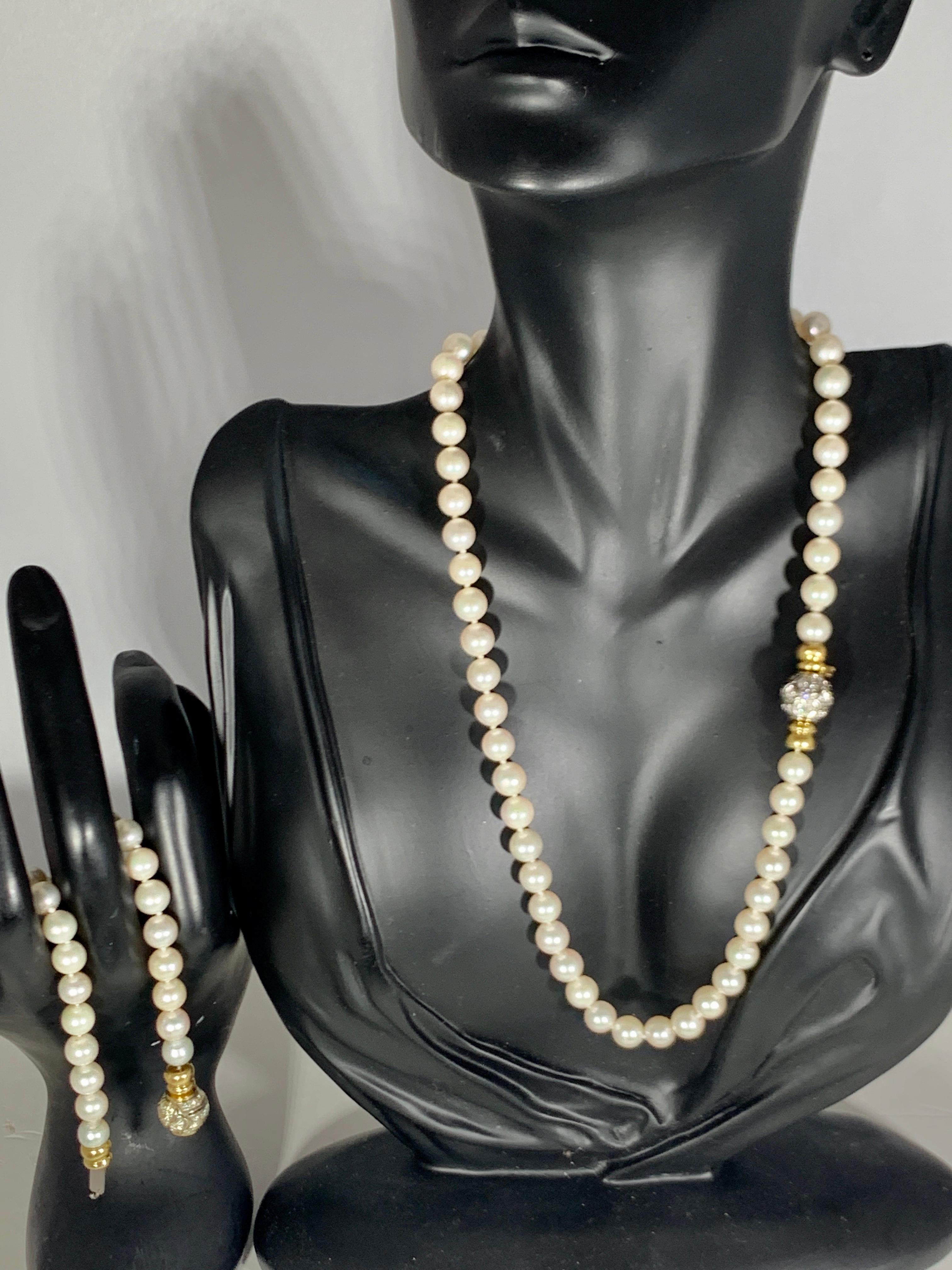 286 Akoya Pearls Strand Necklace and Bracelet Set 18 Karat Gold/ Diamond Clasp For Sale 2