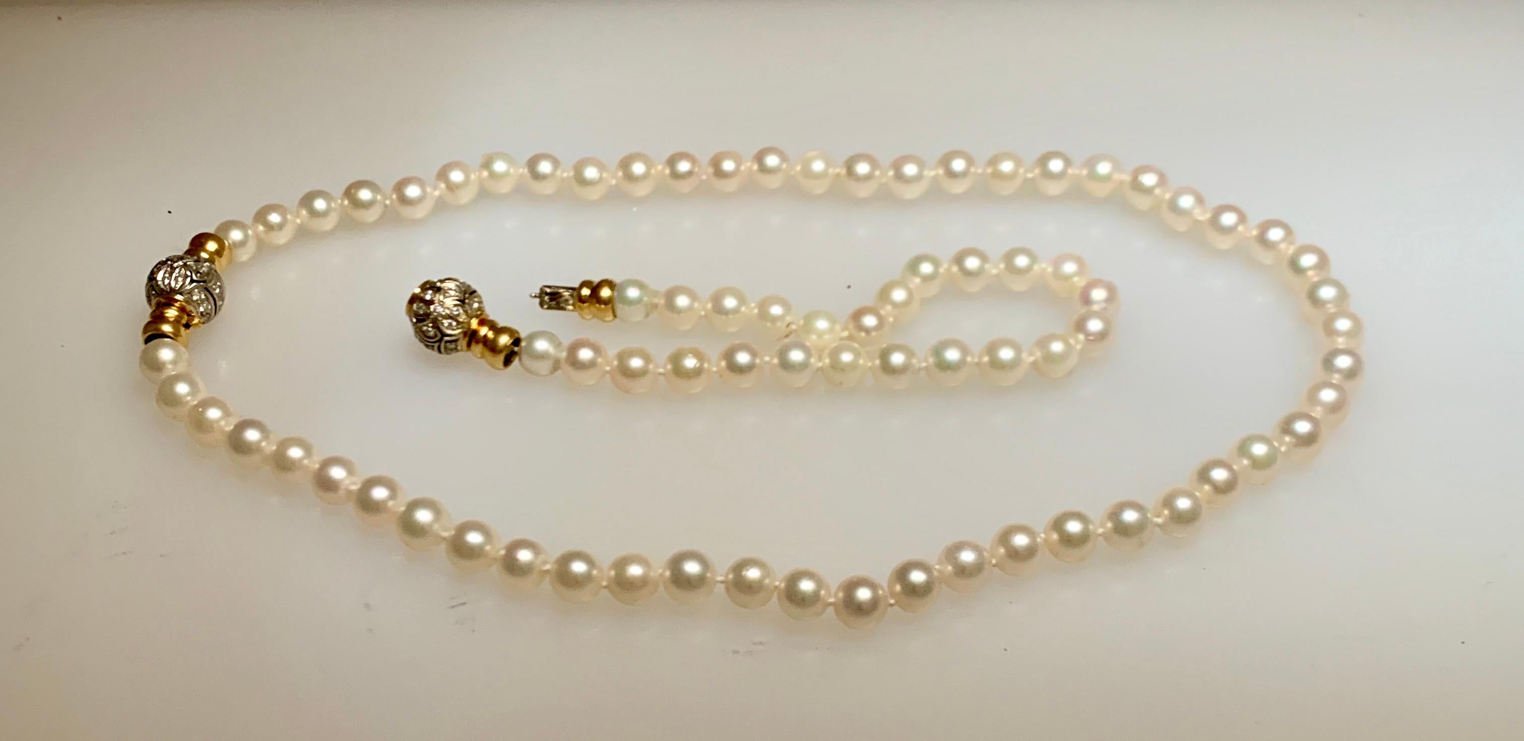 286 Akoya Pearls Strand Necklace and Bracelet Set 18 Karat Gold/ Diamond Clasp For Sale 3