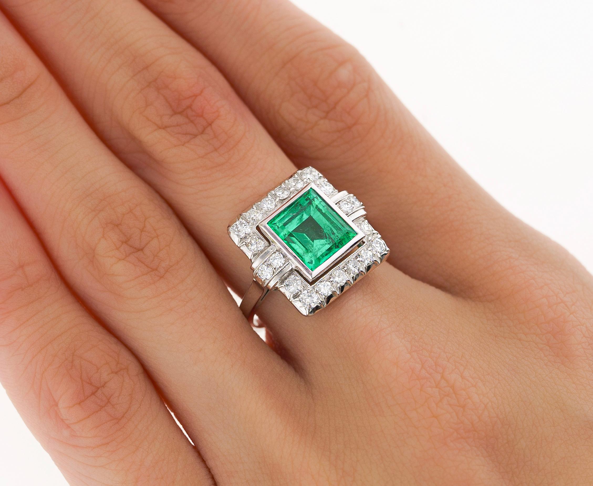 2.86 Carat Afghan-Chinese Minor Oil Emerald & Diamond Halo Ring in 18K Gold For Sale 3