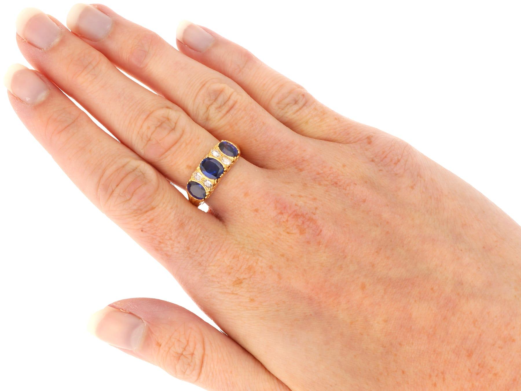 2.86 Carat Basaltic Sapphire 0.28 Carat Diamond 18k Yellow Gold Ring Circa 1980 in vendita 6