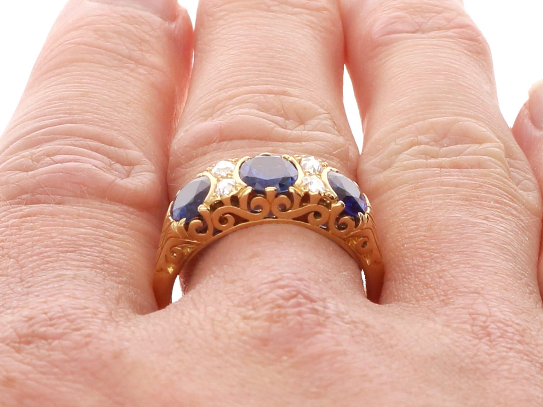 2.86 Carat Basaltic Sapphire 0.28 Carat Diamond 18k Yellow Gold Ring Circa 1980 in vendita 8