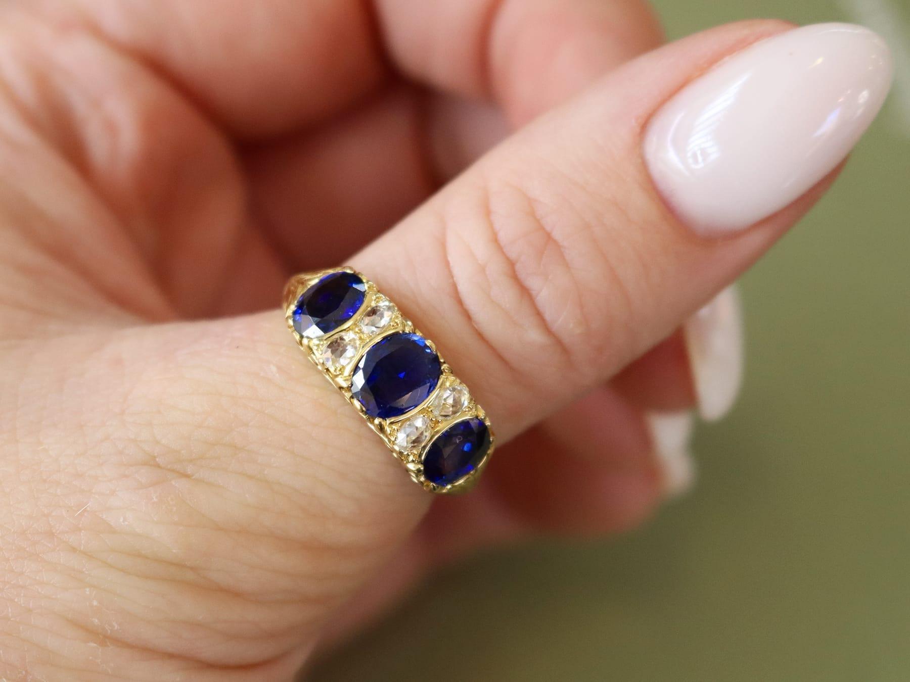 Taglio cuscino 2.86 Carat Basaltic Sapphire 0.28 Carat Diamond 18k Yellow Gold Ring Circa 1980 in vendita
