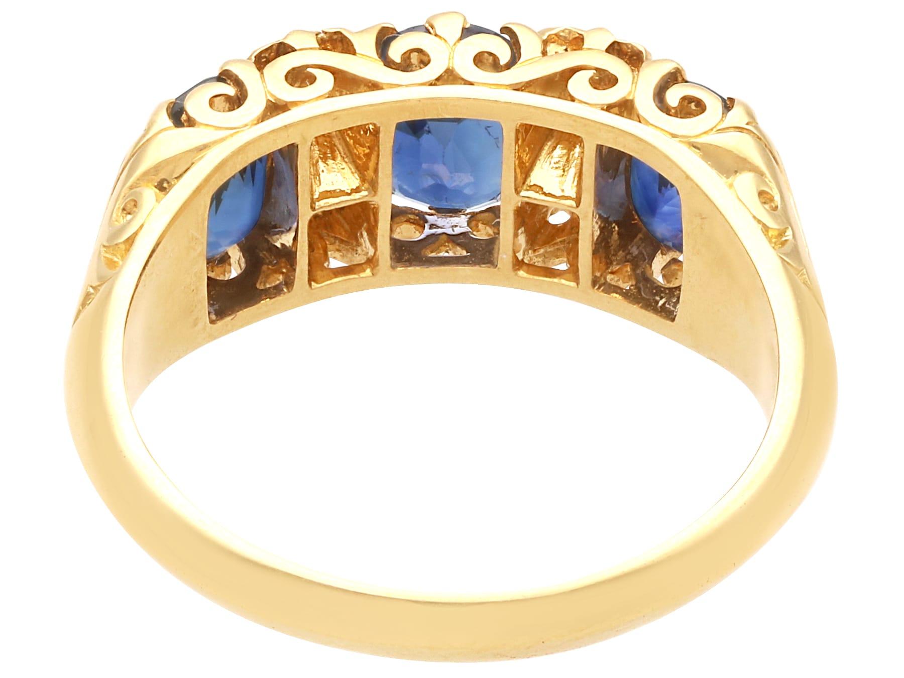 2.86 Carat Basaltic Sapphire 0.28 Carat Diamond 18k Yellow Gold Ring Circa 1980 in vendita 2