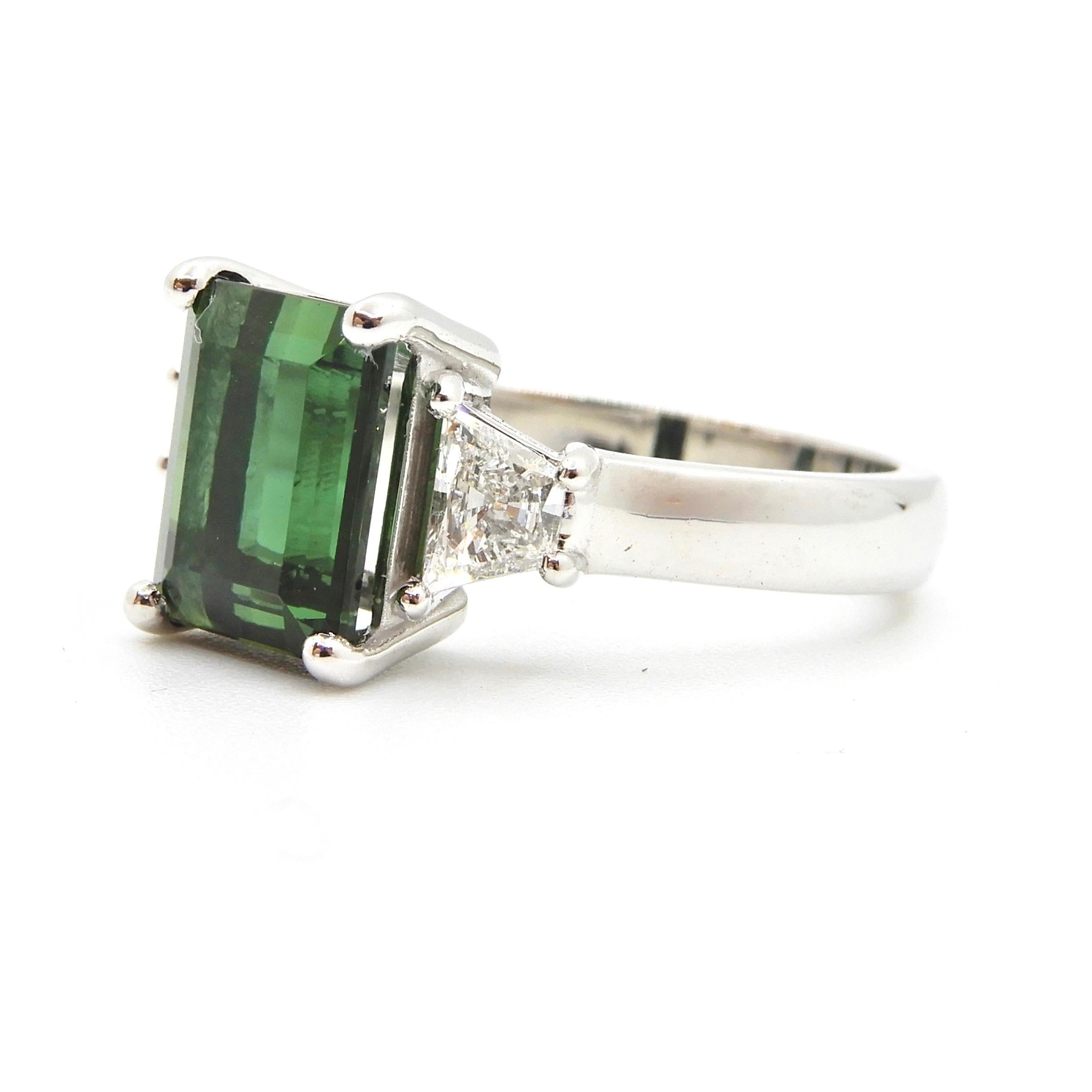 2.86 Carat Green Tourmaline and Diamond Cocktail Ring In New Condition In Brisbane, QLD