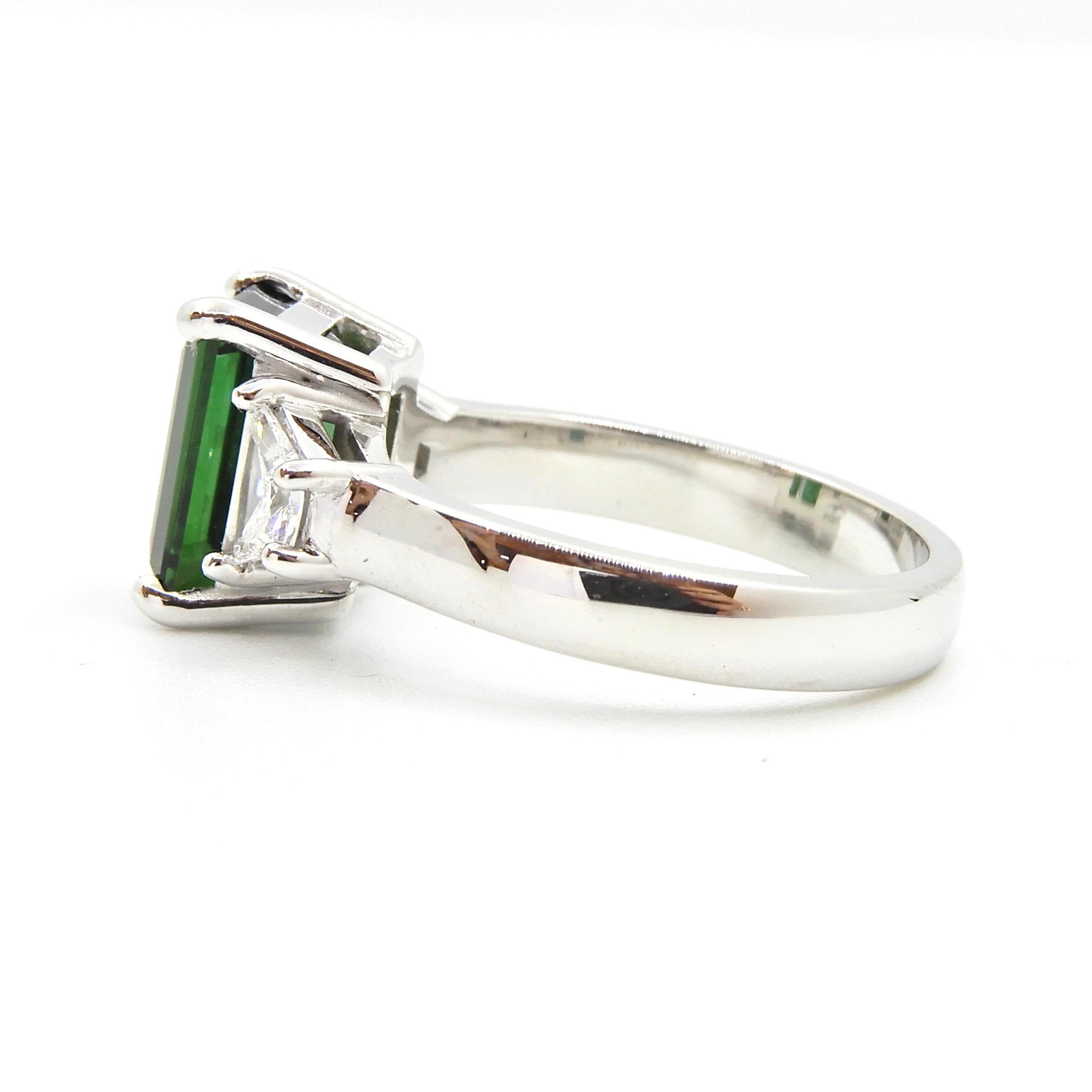 Women's 2.86 Carat Green Tourmaline and Diamond Cocktail Ring For Sale