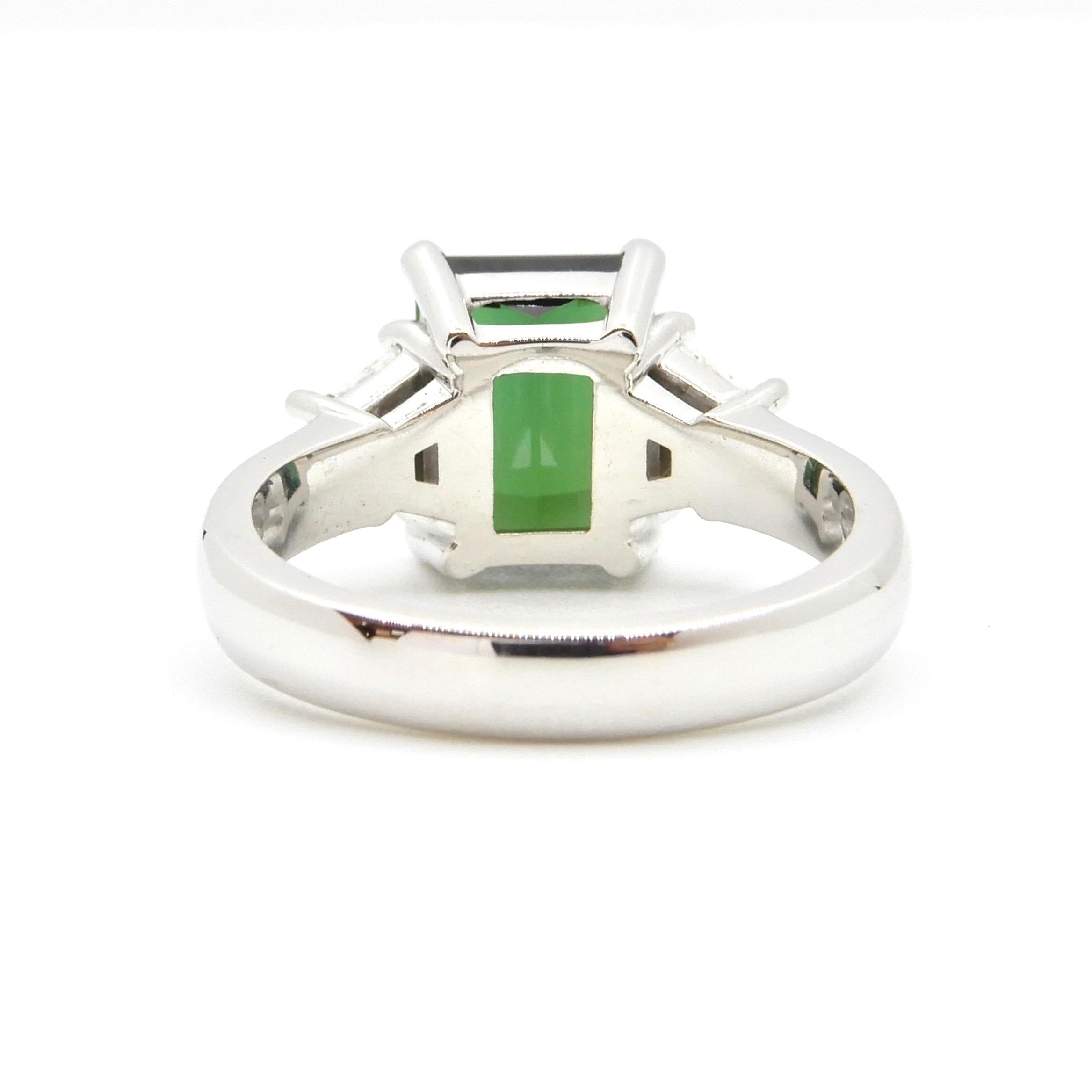 2.86 Carat Green Tourmaline and Diamond Cocktail Ring For Sale 3