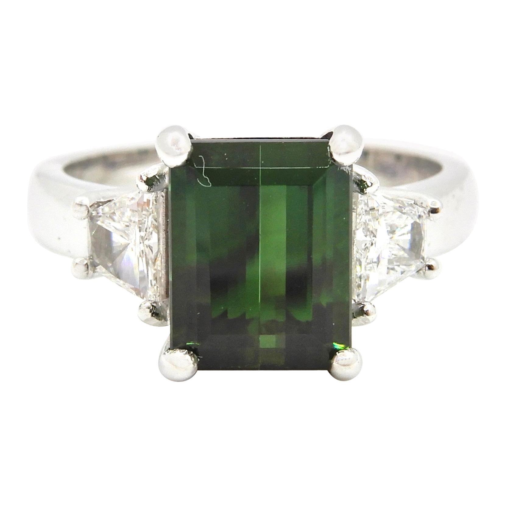 2.86 Carat Green Tourmaline and Diamond Cocktail Ring For Sale