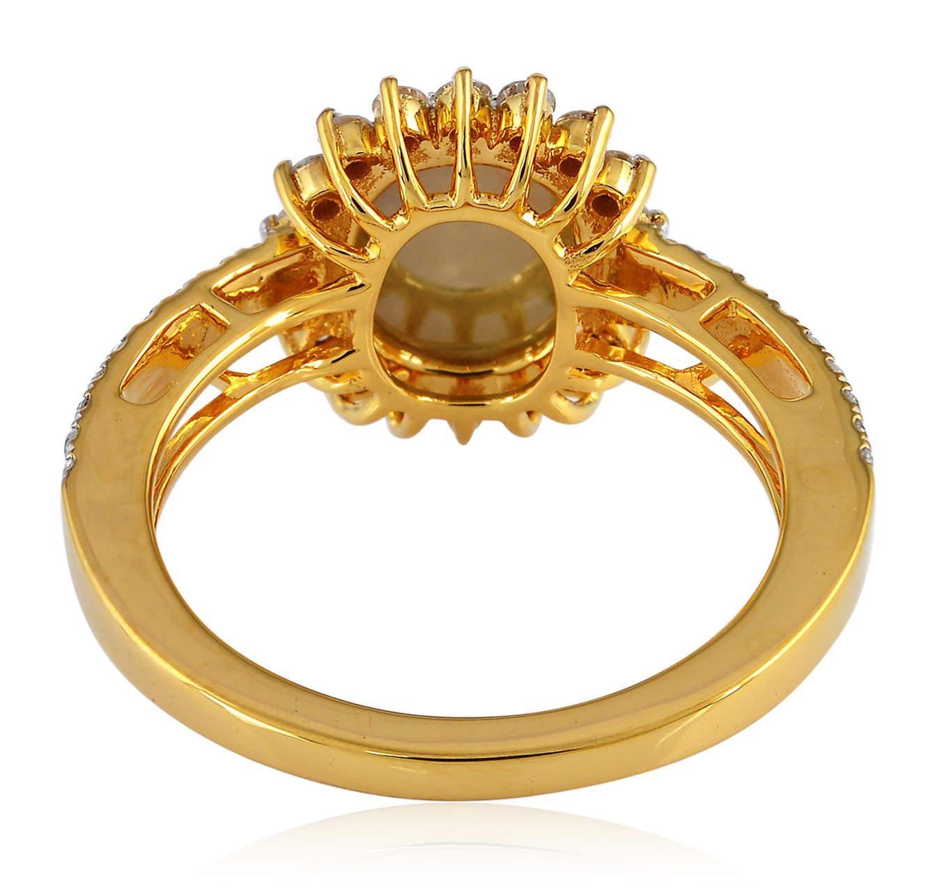 This stunning ring has been crafted from 18-karat gold. It is set with 2.86 carats fancy  diamonds. 

The ring is a size 7 and may be resized to larger or smaller upon request. 
FOLLOW  MEGHNA JEWELS storefront to view the latest collection &