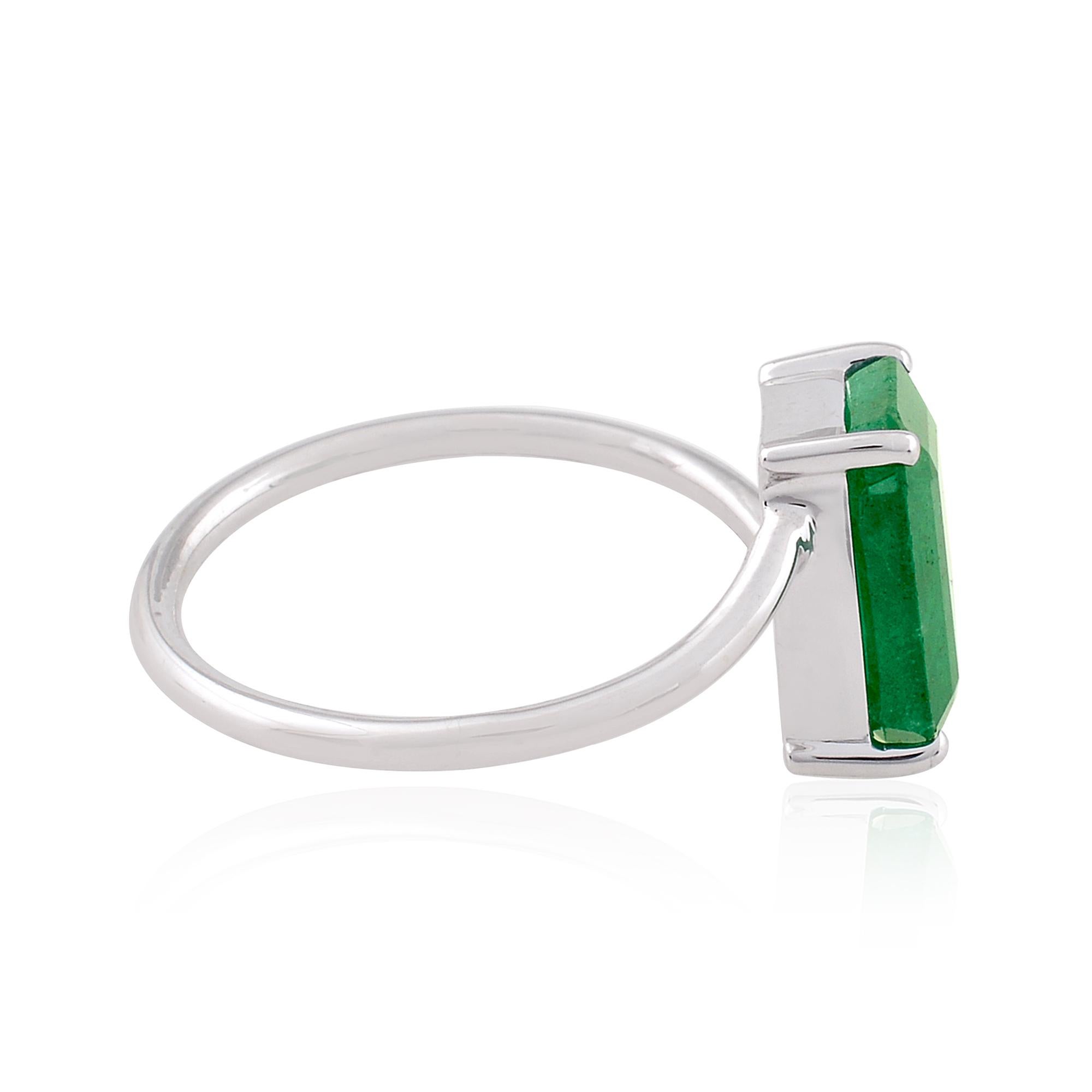 For Sale:  2.86 Carat Solitaire Octagon Shape Natural Emerald Fine Ring 18 Karat White Gold 3