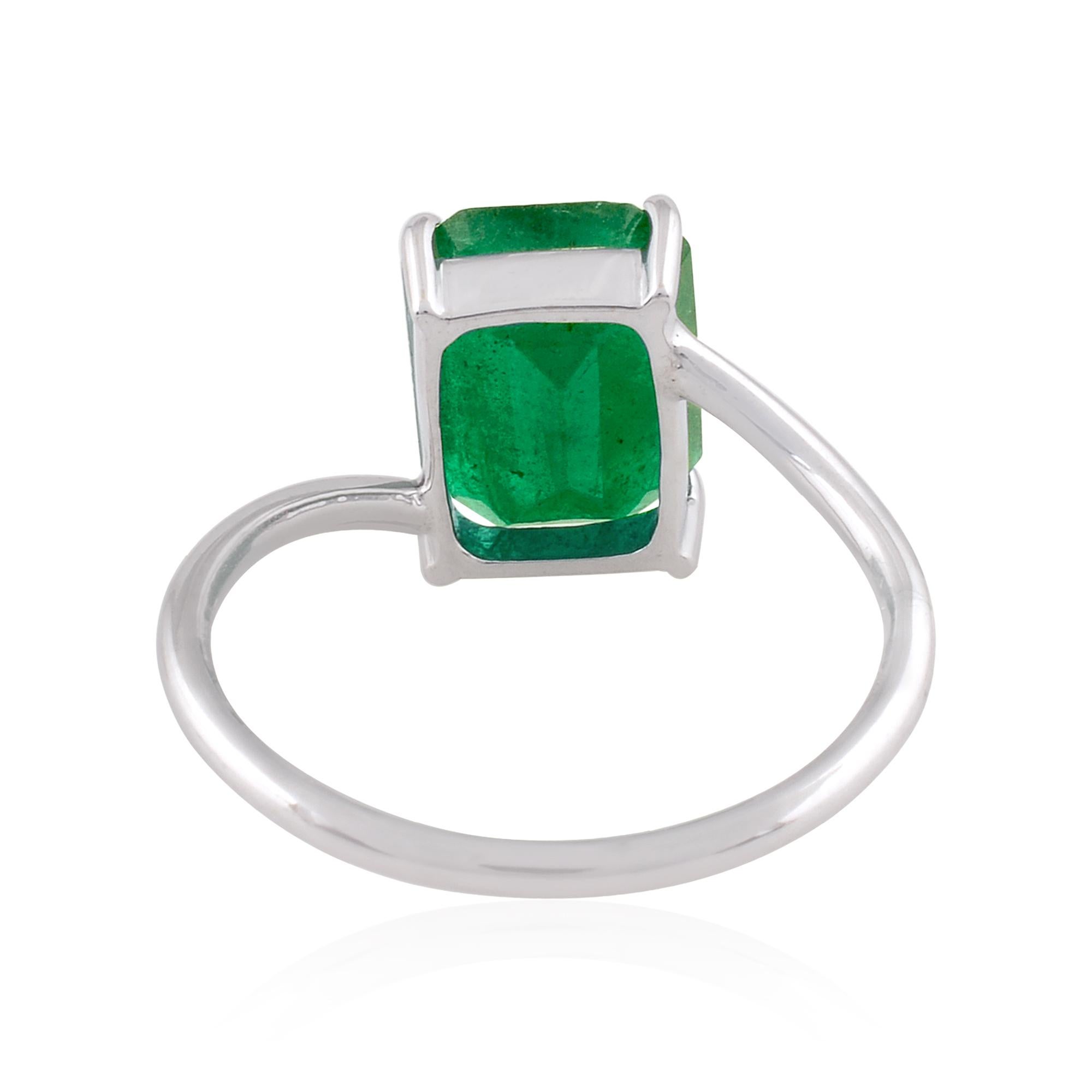 For Sale:  2.86 Carat Solitaire Octagon Shape Natural Emerald Fine Ring 18 Karat White Gold 4