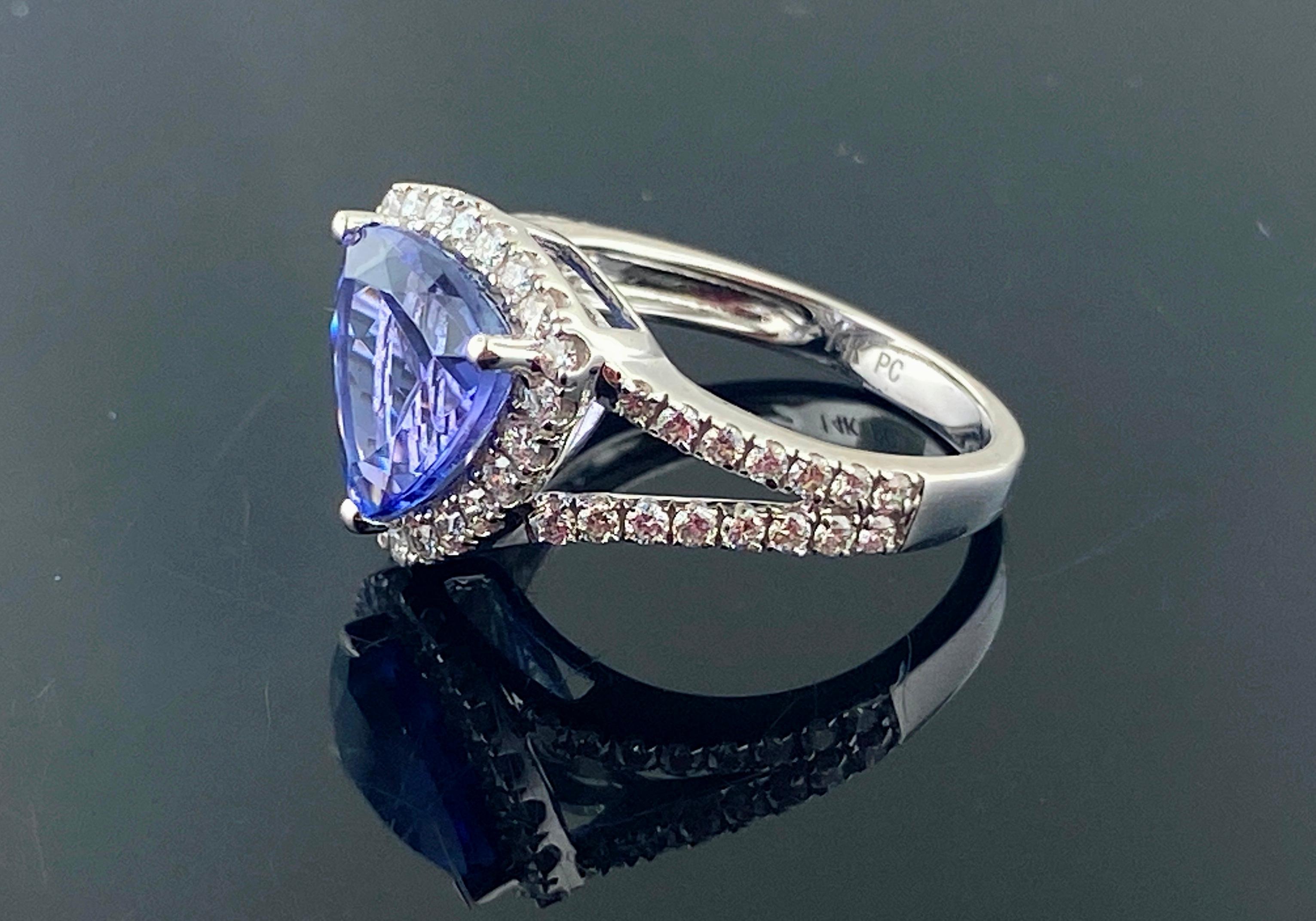 Women's or Men's 2.86 Carat Trillion Cut Tanzanite & Diamond Ring For Sale
