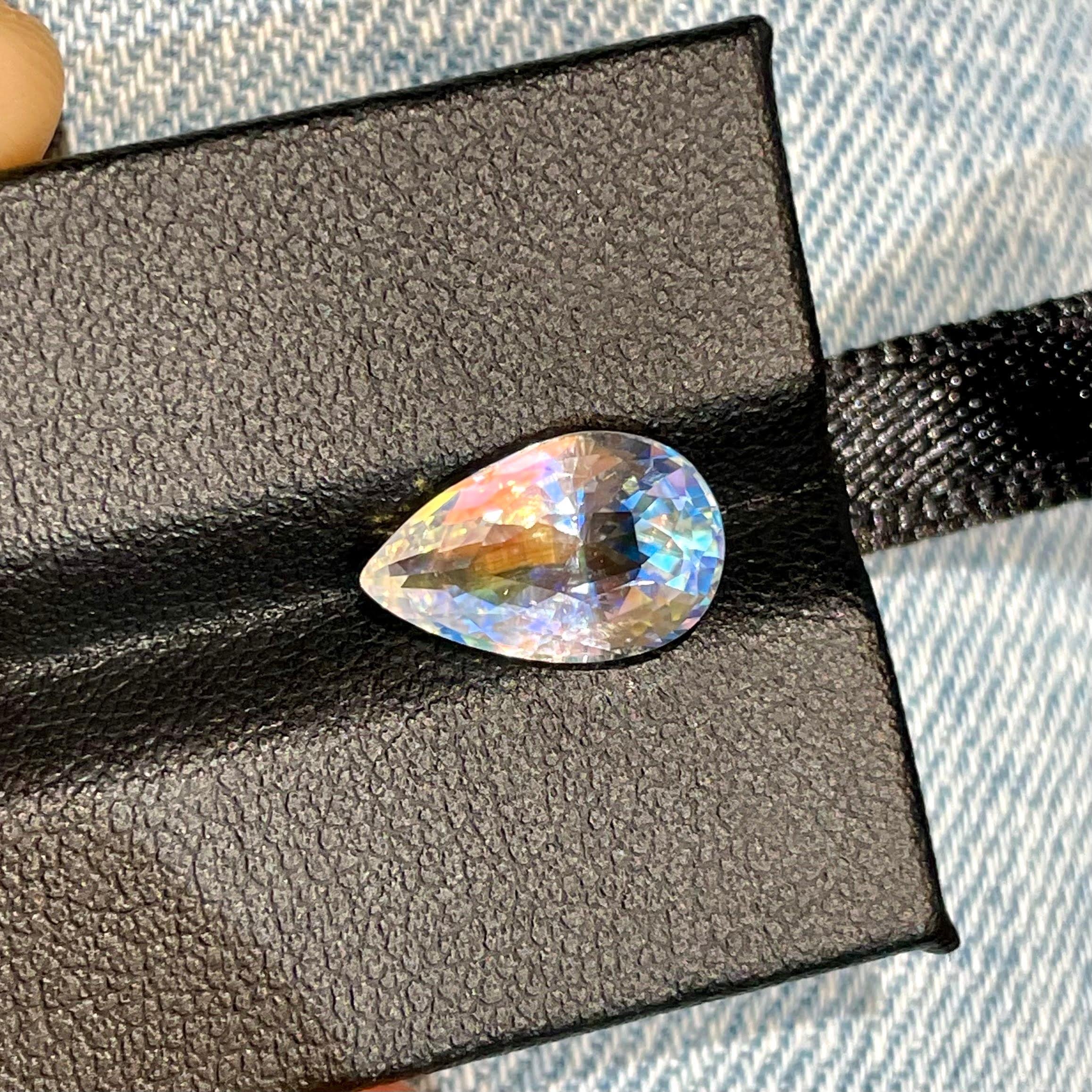 Women's or Men's 2.86 carats Rainbow Moonstone Gem Pear Cut Natural Indian Gemstone For Sale