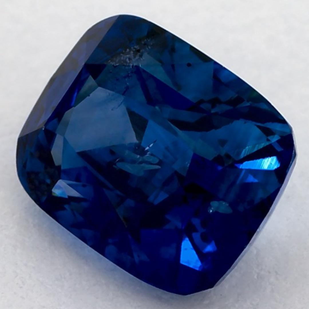 Dieser natürliche blaue Saphir bietet Eleganz und Raffinesse. Mit seiner satten Farbsättigung und seinem präzisen Schliff ist er das perfekte Herzstück für einen Verlobungsring oder ein luxuriöses Schmuckdesign.

Dieser Saphir stammt aus Sri Lanka